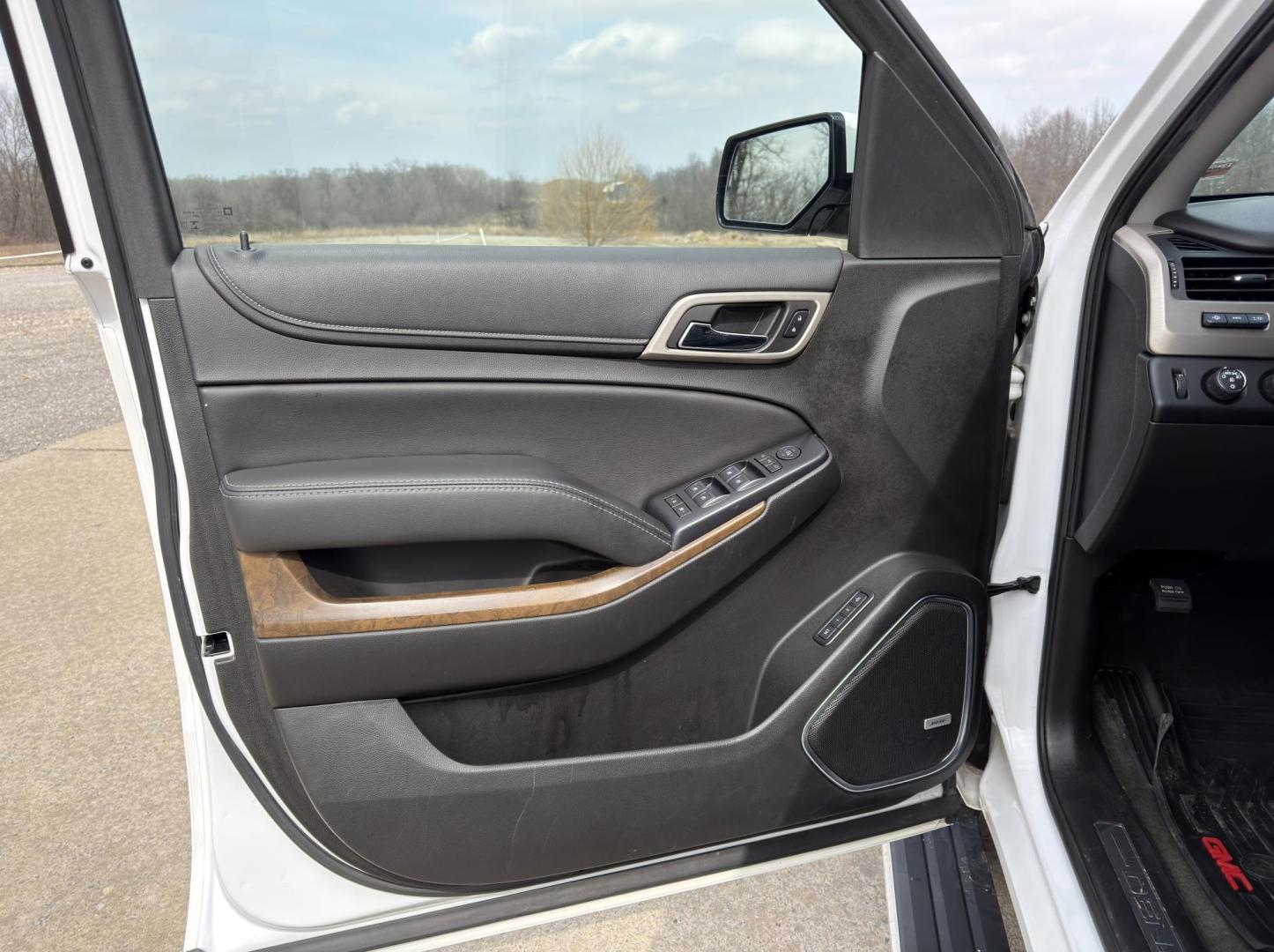 2018 WHITE /Black GMC Yukon Denali 4WD (1GKS2CKJ4JR) with an 6.2L V8 engine, Automatic transmission, located at 2990 Old Orchard Rd., Jackson, MO, 63755, 37.354214, -89.612106 - 2018 GMC Yukon Denali 1-Owner 97xxx miles 4 Wheel Drive 6.2L V8 Automatic Leather 3rd Row Navigation Power/Heated/Cooled Seats Heated Rear Seats Heated Steering Wheel Backup Camera Power Running Boards Bluetooth Remote Start Cruise Power Windows/Locks/Mirrors We have financing avai - Photo#17