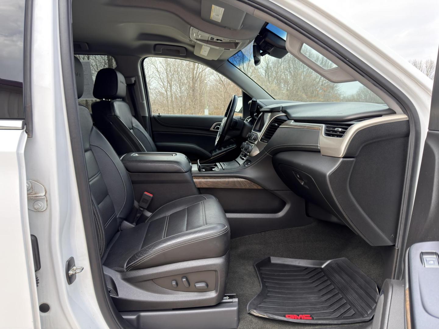 2018 WHITE /Black GMC Yukon Denali 4WD (1GKS2CKJ4JR) with an 6.2L V8 engine, Automatic transmission, located at 2990 Old Orchard Rd., Jackson, MO, 63755, 37.354214, -89.612106 - 2018 GMC Yukon Denali 1-Owner 97xxx miles 4 Wheel Drive 6.2L V8 Automatic Leather 3rd Row Navigation Power/Heated/Cooled Seats Heated Rear Seats Heated Steering Wheel Backup Camera Power Running Boards Bluetooth Remote Start Cruise Power Windows/Locks/Mirrors We have financing avai - Photo#20