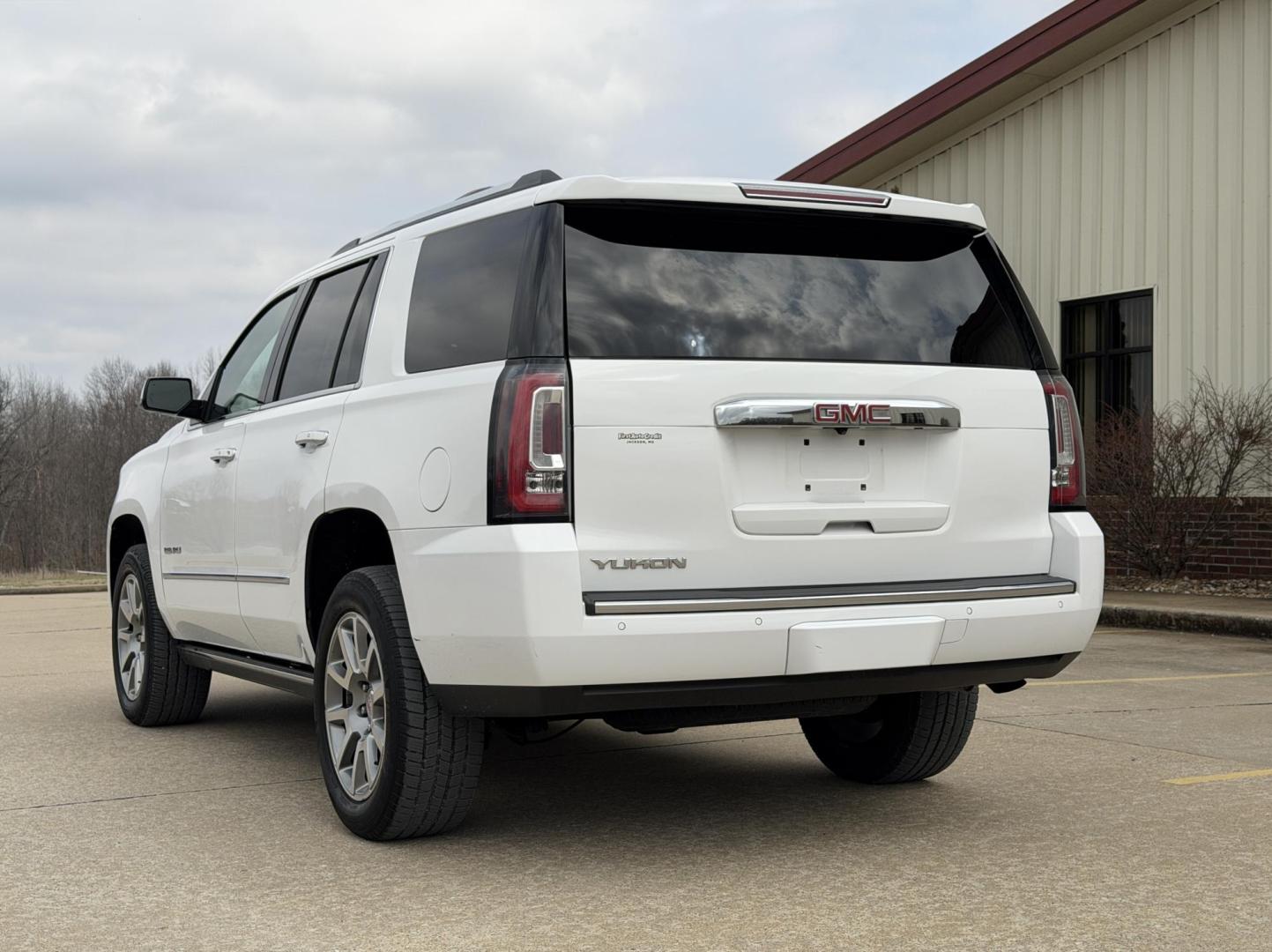 2018 WHITE /Black GMC Yukon Denali 4WD (1GKS2CKJ4JR) with an 6.2L V8 engine, Automatic transmission, located at 2990 Old Orchard Rd., Jackson, MO, 63755, 37.354214, -89.612106 - 2018 GMC Yukon Denali 1-Owner 97xxx miles 4 Wheel Drive 6.2L V8 Automatic Leather 3rd Row Navigation Power/Heated/Cooled Seats Heated Rear Seats Heated Steering Wheel Backup Camera Power Running Boards Bluetooth Remote Start Cruise Power Windows/Locks/Mirrors We have financing avai - Photo#14