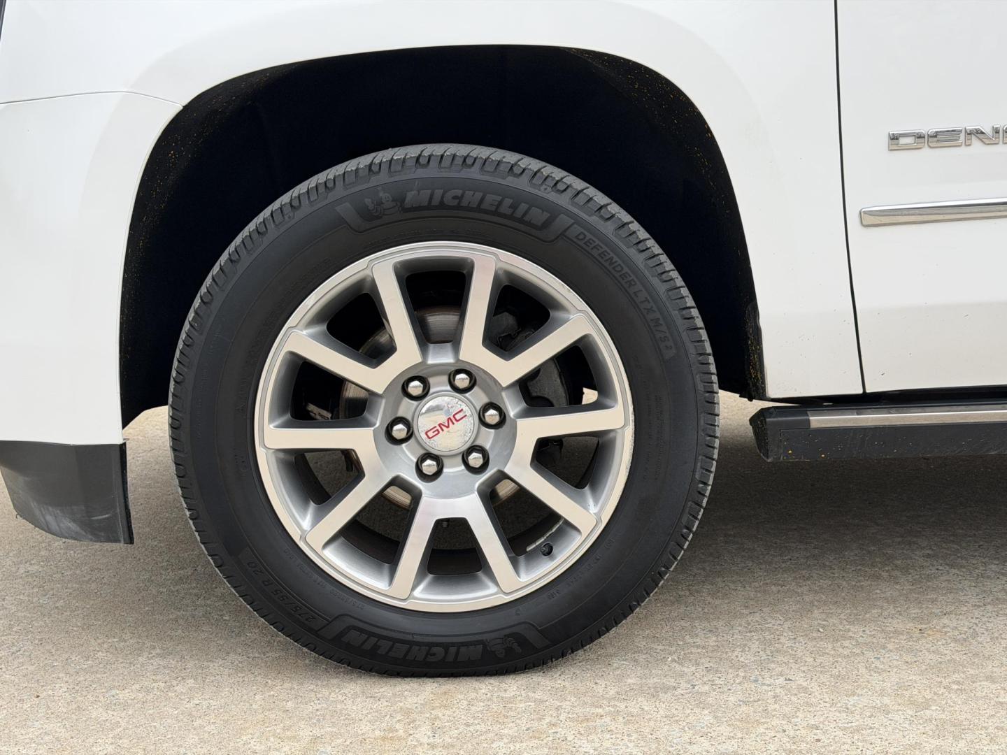 2018 WHITE /Black GMC Yukon Denali 4WD (1GKS2CKJ4JR) with an 6.2L V8 engine, Automatic transmission, located at 2990 Old Orchard Rd., Jackson, MO, 63755, 37.354214, -89.612106 - 2018 GMC Yukon Denali 1-Owner 97xxx miles 4 Wheel Drive 6.2L V8 Automatic Leather 3rd Row Navigation Power/Heated/Cooled Seats Heated Rear Seats Heated Steering Wheel Backup Camera Power Running Boards Bluetooth Remote Start Cruise Power Windows/Locks/Mirrors We have financing avai - Photo#42