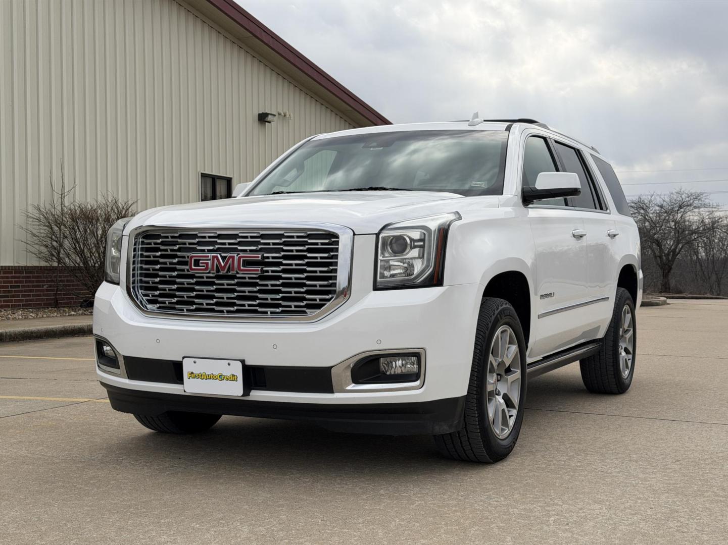2018 WHITE /Black GMC Yukon Denali 4WD (1GKS2CKJ4JR) with an 6.2L V8 engine, Automatic transmission, located at 2990 Old Orchard Rd., Jackson, MO, 63755, 37.354214, -89.612106 - 2018 GMC Yukon Denali 1-Owner 97xxx miles 4 Wheel Drive 6.2L V8 Automatic Leather 3rd Row Navigation Power/Heated/Cooled Seats Heated Rear Seats Heated Steering Wheel Backup Camera Power Running Boards Bluetooth Remote Start Cruise Power Windows/Locks/Mirrors We have financing avai - Photo#10