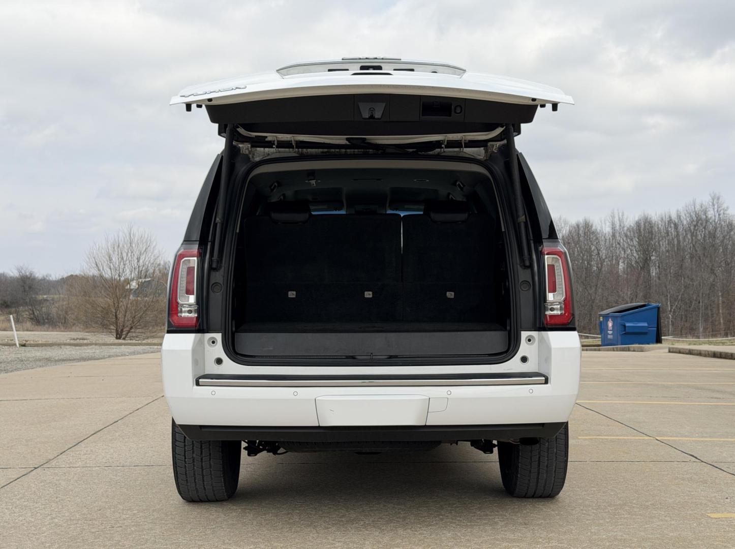 2018 WHITE /Black GMC Yukon Denali 4WD (1GKS2CKJ4JR) with an 6.2L V8 engine, Automatic transmission, located at 2990 Old Orchard Rd., Jackson, MO, 63755, 37.354214, -89.612106 - 2018 GMC Yukon Denali 1-Owner 97xxx miles 4 Wheel Drive 6.2L V8 Automatic Leather 3rd Row Navigation Power/Heated/Cooled Seats Heated Rear Seats Heated Steering Wheel Backup Camera Power Running Boards Bluetooth Remote Start Cruise Power Windows/Locks/Mirrors We have financing avai - Photo#24