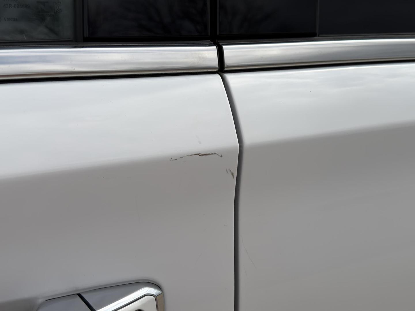 2018 WHITE /Black GMC Yukon Denali 4WD (1GKS2CKJ4JR) with an 6.2L V8 engine, Automatic transmission, located at 2990 Old Orchard Rd., Jackson, MO, 63755, 37.354214, -89.612106 - 2018 GMC Yukon Denali 1-Owner 97xxx miles 4 Wheel Drive 6.2L V8 Automatic Leather 3rd Row Navigation Power/Heated/Cooled Seats Heated Rear Seats Heated Steering Wheel Backup Camera Power Running Boards Bluetooth Remote Start Cruise Power Windows/Locks/Mirrors We have financing avai - Photo#50