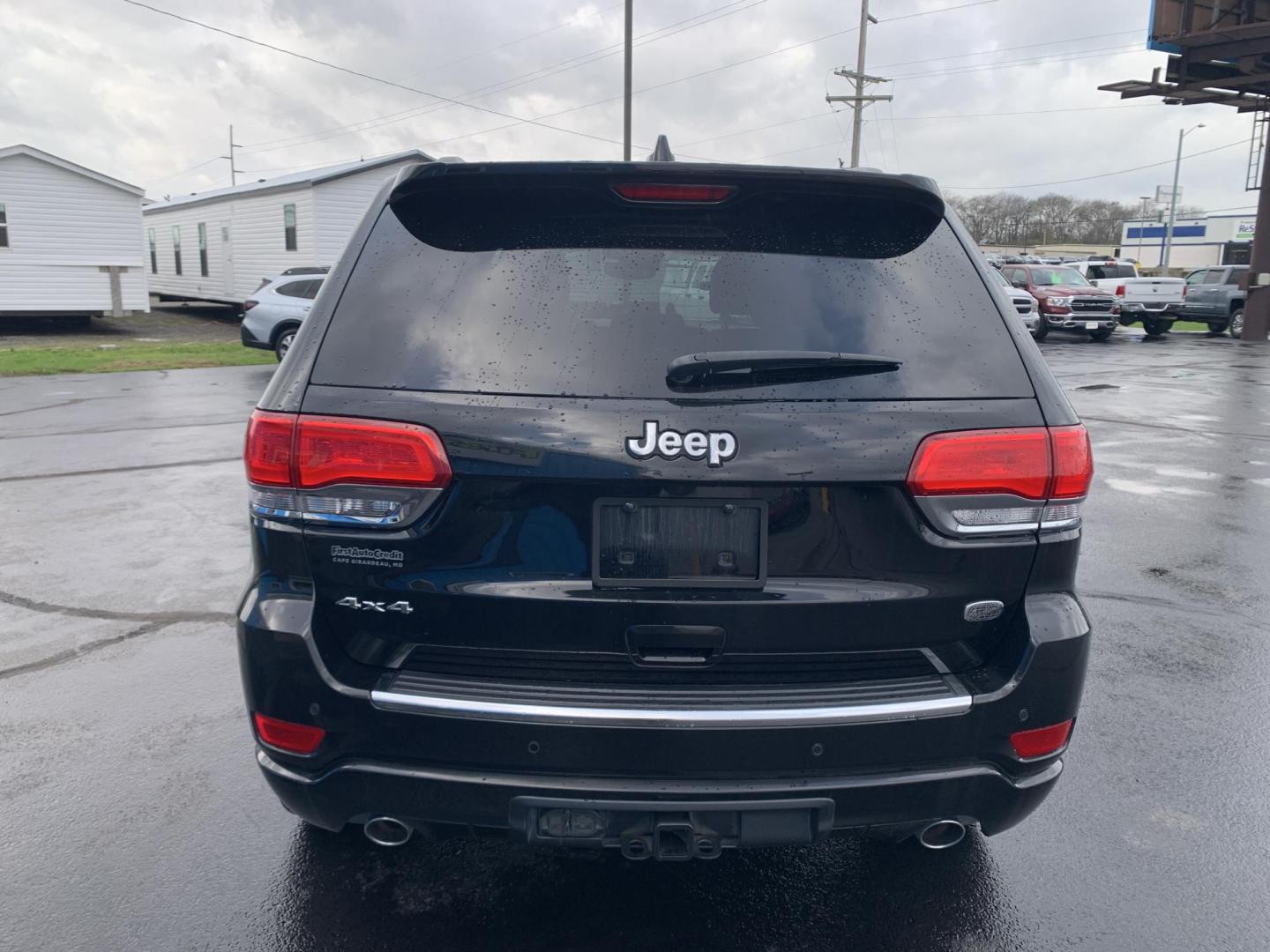 2019 BLACK /BLACK Jeep Grand Cherokee Overland 4WD (1C4RJFCG1KC) with an 3.6L V6 DOHC 24V engine, Automatic transmission, located at 506 S. Kingshighway, Cape Girardeau, MO, 63703, (573) 235-5000, 37.294991, -89.553635 - 2019 Jeep Grand Cherokee Overland 4WD Only 74,xxx miles Alarm System Bluetooth Cruise Control Dual Power Front Seats Folding Rear Seat Heated Seats Heated Steering Wheel Integrated Garage Door Opener Leather Seats Navigation System Power Driver's Seat Power Windows Rear Window Defroste - Photo#4