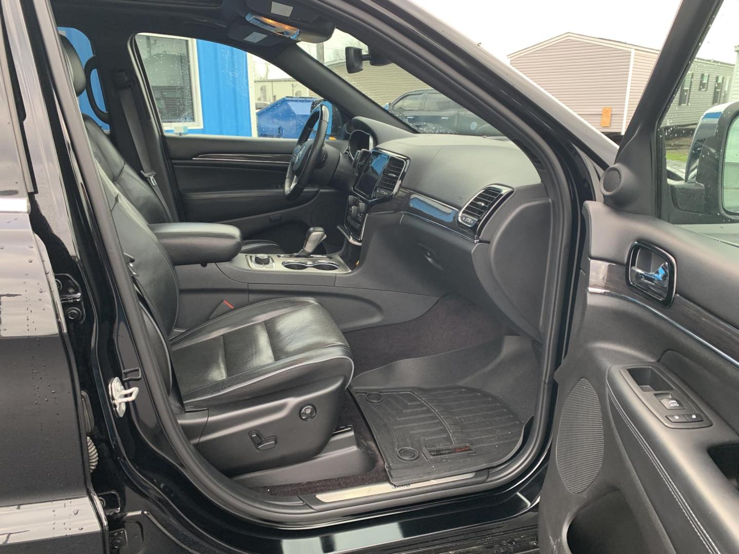 2019 BLACK /BLACK Jeep Grand Cherokee Overland 4WD (1C4RJFCG1KC) with an 3.6L V6 DOHC 24V engine, Automatic transmission, located at 506 S. Kingshighway, Cape Girardeau, MO, 63703, (573) 235-5000, 37.294991, -89.553635 - 2019 Jeep Grand Cherokee Overland 4WD Only 74,xxx miles Alarm System Bluetooth Cruise Control Dual Power Front Seats Folding Rear Seat Heated Seats Heated Steering Wheel Integrated Garage Door Opener Leather Seats Navigation System Power Driver's Seat Power Windows Rear Window Defroste - Photo#10