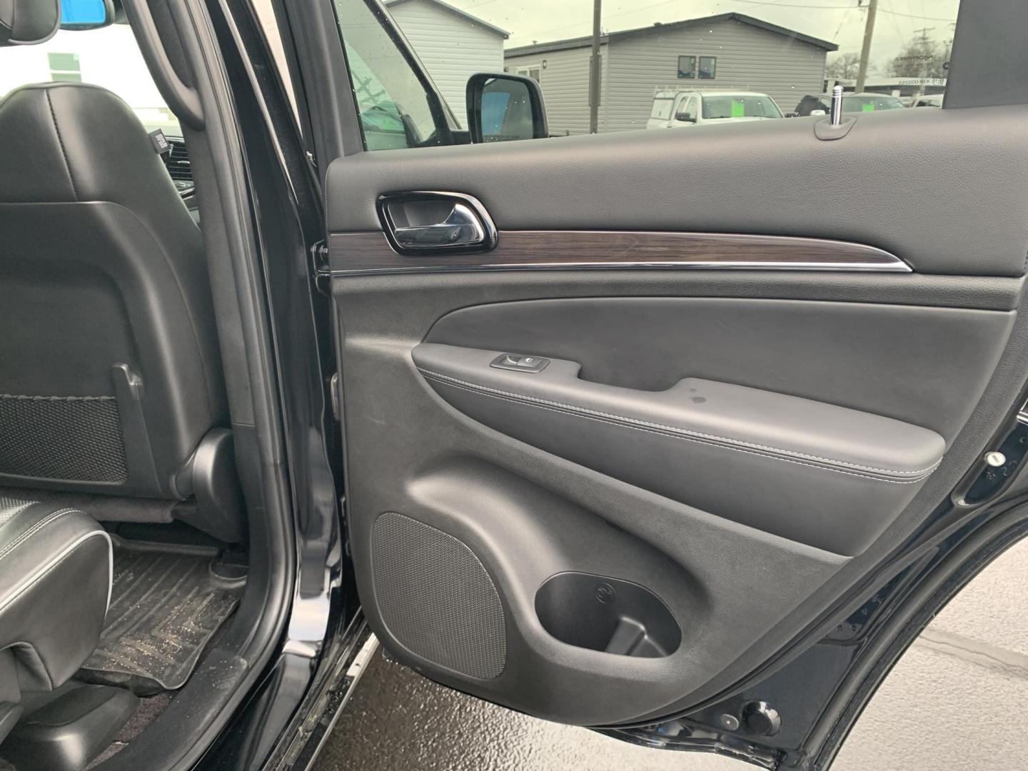 2019 BLACK /BLACK Jeep Grand Cherokee Overland 4WD (1C4RJFCG1KC) with an 3.6L V6 DOHC 24V engine, Automatic transmission, located at 506 S. Kingshighway, Cape Girardeau, MO, 63703, (573) 235-5000, 37.294991, -89.553635 - 2019 Jeep Grand Cherokee Overland 4WD Only 74,xxx miles Alarm System Bluetooth Cruise Control Dual Power Front Seats Folding Rear Seat Heated Seats Heated Steering Wheel Integrated Garage Door Opener Leather Seats Navigation System Power Driver's Seat Power Windows Rear Window Defroste - Photo#11