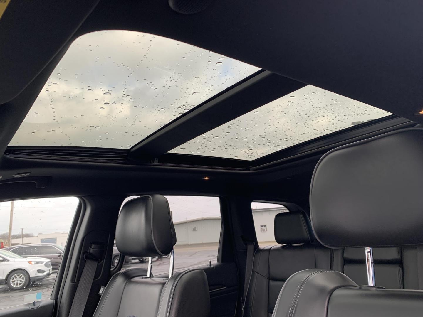 2019 BLACK /BLACK Jeep Grand Cherokee Overland 4WD (1C4RJFCG1KC) with an 3.6L V6 DOHC 24V engine, Automatic transmission, located at 506 S. Kingshighway, Cape Girardeau, MO, 63703, (573) 235-5000, 37.294991, -89.553635 - 2019 Jeep Grand Cherokee Overland 4WD Only 74,xxx miles Alarm System Bluetooth Cruise Control Dual Power Front Seats Folding Rear Seat Heated Seats Heated Steering Wheel Integrated Garage Door Opener Leather Seats Navigation System Power Driver's Seat Power Windows Rear Window Defroste - Photo#24