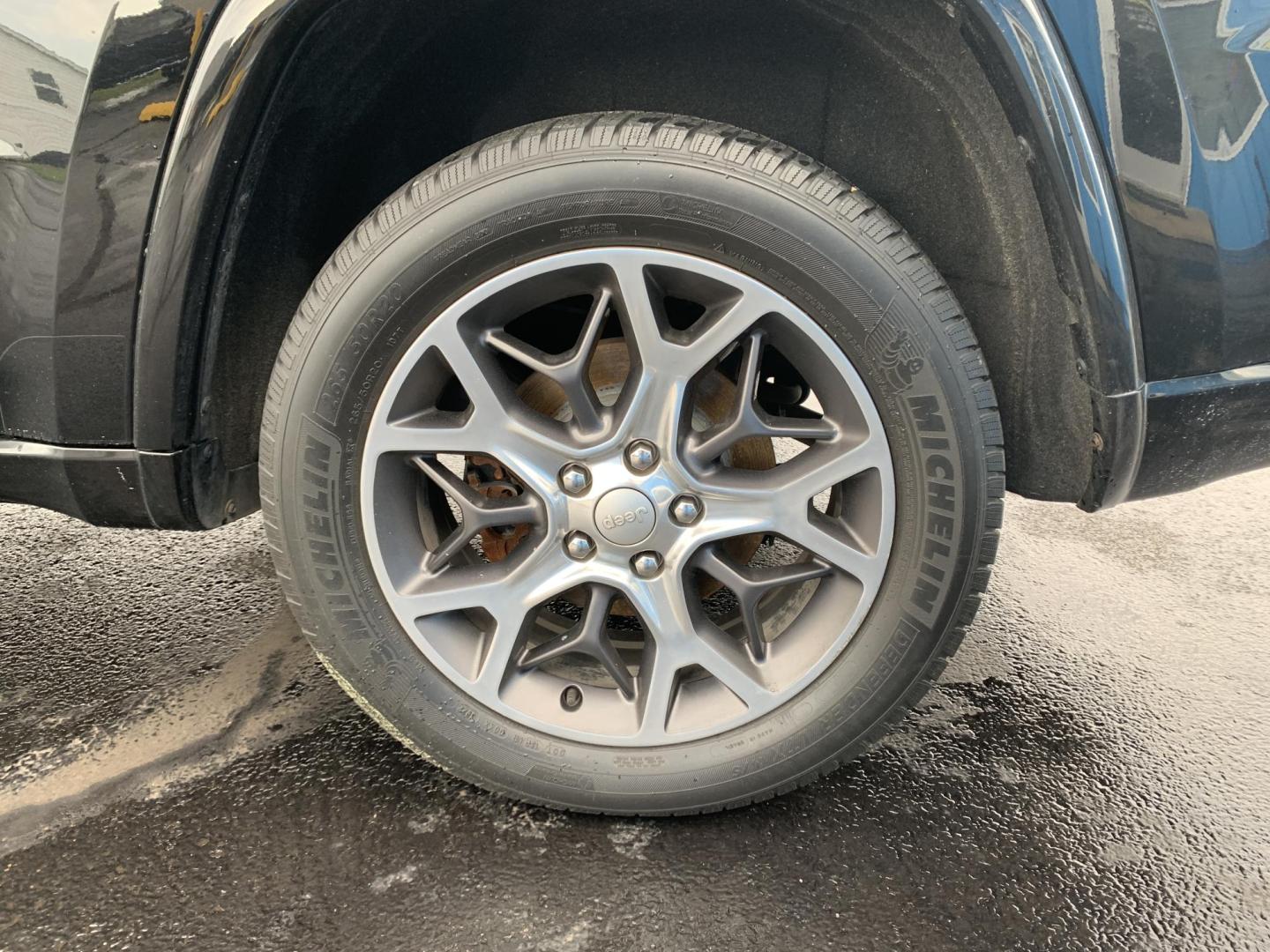 2019 BLACK /BLACK Jeep Grand Cherokee Overland 4WD (1C4RJFCG1KC) with an 3.6L V6 DOHC 24V engine, Automatic transmission, located at 506 S. Kingshighway, Cape Girardeau, MO, 63703, (573) 235-5000, 37.294991, -89.553635 - 2019 Jeep Grand Cherokee Overland 4WD Only 74,xxx miles Alarm System Bluetooth Cruise Control Dual Power Front Seats Folding Rear Seat Heated Seats Heated Steering Wheel Integrated Garage Door Opener Leather Seats Navigation System Power Driver's Seat Power Windows Rear Window Defroste - Photo#34