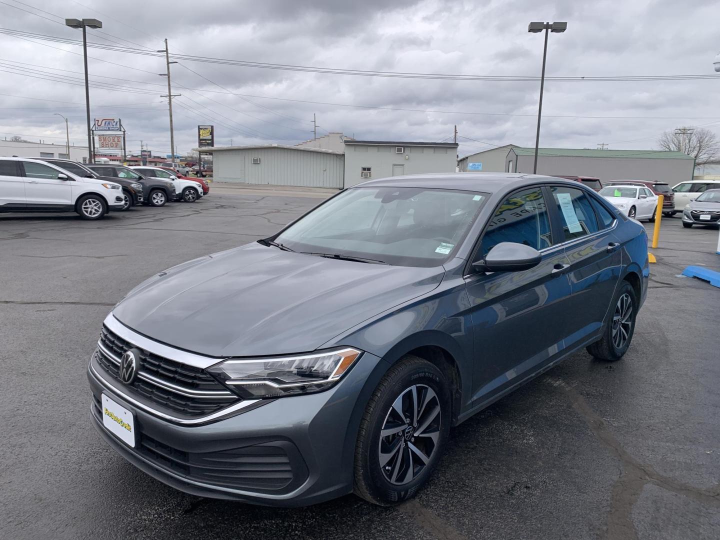 2024 GRAY /GRAY Volkswagen Jetta S (3VW5M7BU1RM) with an 1.5L L4 DOHC 16V engine, Automatic transmission, located at 506 S. Kingshighway, Cape Girardeau, MO, 63703, (573) 235-5000, 37.294991, -89.553635 - 2024 Volkswagen Jetta S 34,XXX Miles Bluetooth Cruise Power Window/Locks/Mirrors Cloth Seats We have financing available and we accept trades! Fill out a credit application on our website or come by today! If you have any questions, give us a call at (573) 235-5000 or visit our website at f - Photo#2