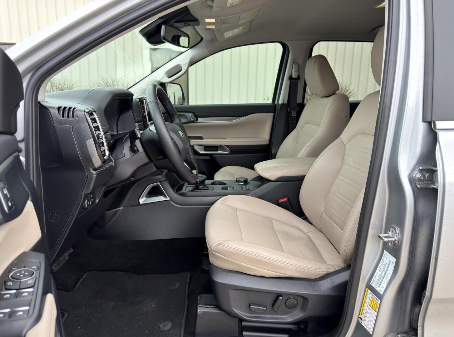 2024 SILVER /Tan Ford Ranger Lariat SuperCrew 4WD (1FTER4KH9RL) with an 2.3L 4 Cyl. engine, Automatic transmission, located at 2990 Old Orchard Rd., Jackson, MO, 63755, 37.354214, -89.612106 - 2024 Ford Ranger Lariat 1-Owner 70xxx miles 4x4 2.3L 4 Cyl. Automatic Leather Navigation Power/Heated Seats Heated Steering Wheel Backup Camera Bluetooth Remote Start Cruise Power Windows/Locks/Mirrors We have financing available and we accept trades! Fill out a credit application on - Photo#16