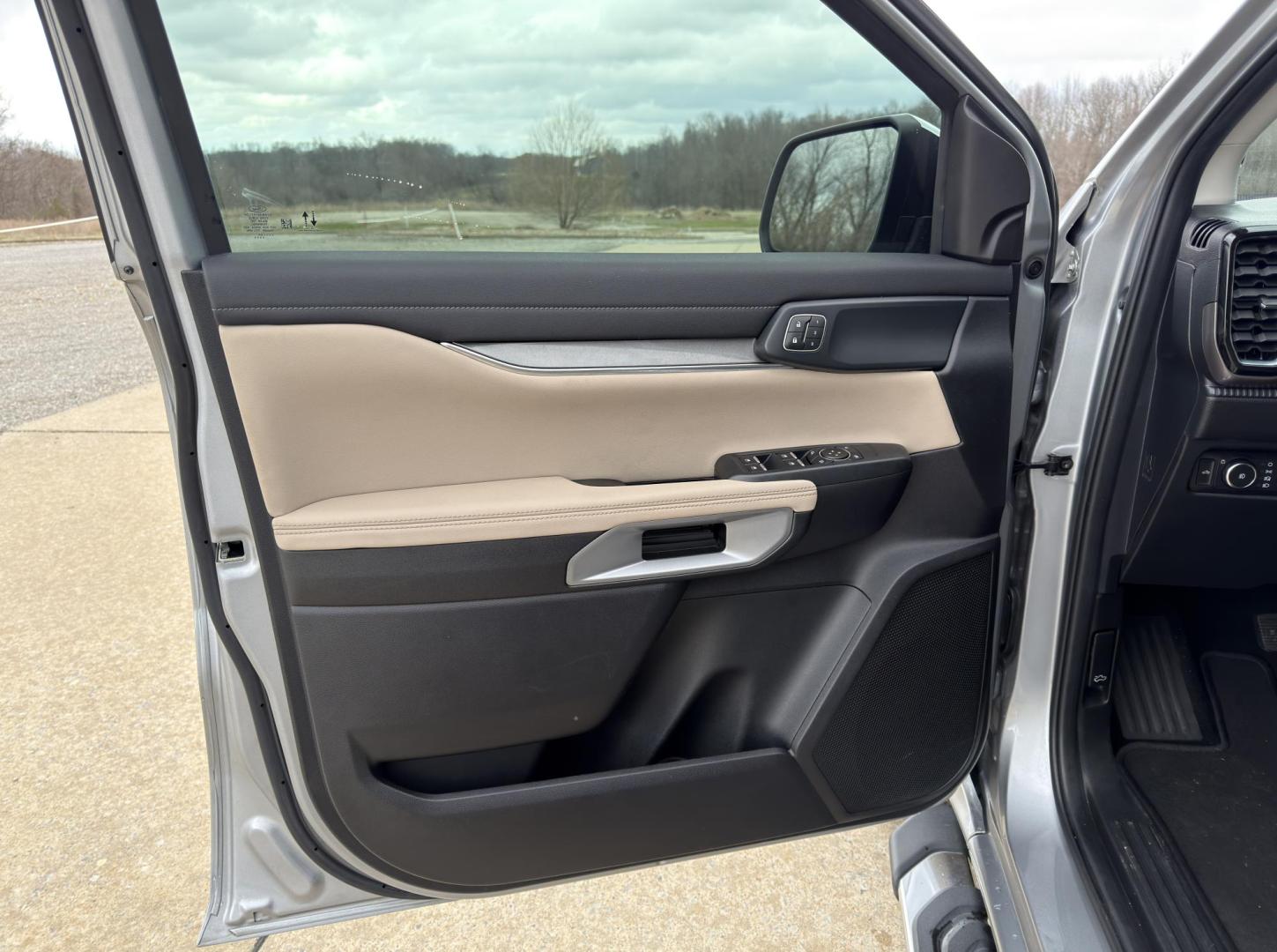 2024 SILVER /Tan Ford Ranger Lariat SuperCrew 4WD (1FTER4KH9RL) with an 2.3L 4 Cyl. engine, Automatic transmission, located at 2990 Old Orchard Rd., Jackson, MO, 63755, 37.354214, -89.612106 - 2024 Ford Ranger Lariat 1-Owner 70xxx miles 4x4 2.3L 4 Cyl. Automatic Leather Navigation Power/Heated Seats Heated Steering Wheel Backup Camera Bluetooth Remote Start Cruise Power Windows/Locks/Mirrors We have financing available and we accept trades! Fill out a credit application on - Photo#15