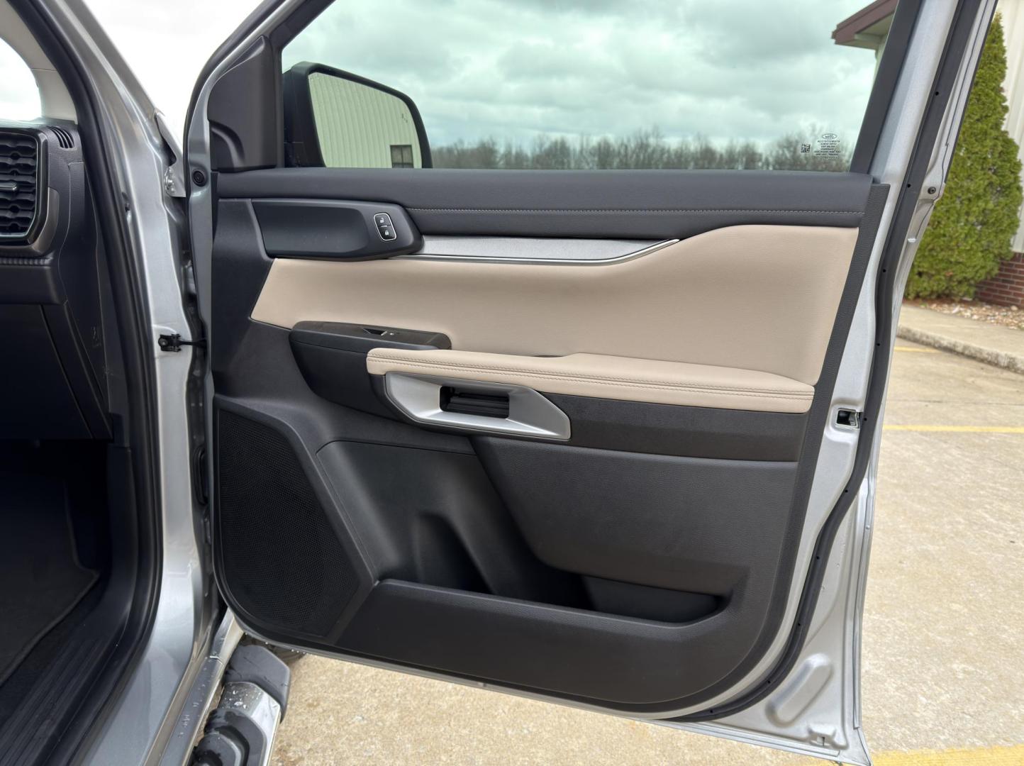 2024 SILVER /Tan Ford Ranger Lariat SuperCrew 4WD (1FTER4KH9RL) with an 2.3L 4 Cyl. engine, Automatic transmission, located at 2990 Old Orchard Rd., Jackson, MO, 63755, 37.354214, -89.612106 - 2024 Ford Ranger Lariat 1-Owner 70xxx miles 4x4 2.3L 4 Cyl. Automatic Leather Navigation Power/Heated Seats Heated Steering Wheel Backup Camera Bluetooth Remote Start Cruise Power Windows/Locks/Mirrors We have financing available and we accept trades! Fill out a credit application on - Photo#17