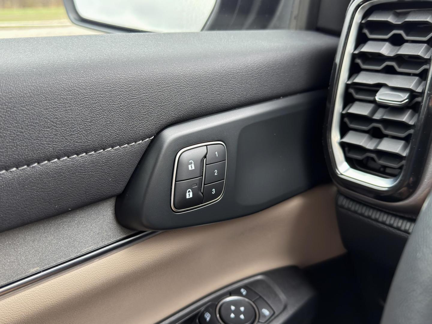 2024 SILVER /Tan Ford Ranger Lariat SuperCrew 4WD (1FTER4KH9RL) with an 2.3L 4 Cyl. engine, Automatic transmission, located at 2990 Old Orchard Rd., Jackson, MO, 63755, 37.354214, -89.612106 - 2024 Ford Ranger Lariat 1-Owner 70xxx miles 4x4 2.3L 4 Cyl. Automatic Leather Navigation Power/Heated Seats Heated Steering Wheel Backup Camera Bluetooth Remote Start Cruise Power Windows/Locks/Mirrors We have financing available and we accept trades! Fill out a credit application on - Photo#31