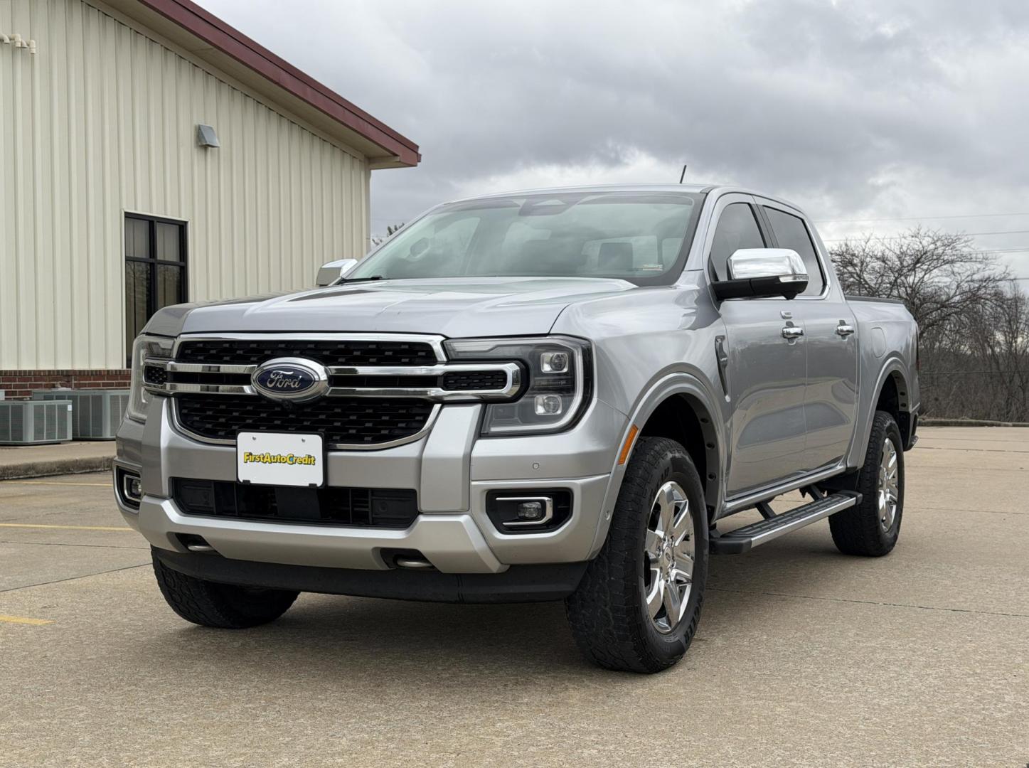 2024 SILVER /Tan Ford Ranger Lariat SuperCrew 4WD (1FTER4KH9RL) with an 2.3L 4 Cyl. engine, Automatic transmission, located at 2990 Old Orchard Rd., Jackson, MO, 63755, 37.354214, -89.612106 - 2024 Ford Ranger Lariat 1-Owner 70xxx miles 4x4 2.3L 4 Cyl. Automatic Leather Navigation Power/Heated Seats Heated Steering Wheel Backup Camera Bluetooth Remote Start Cruise Power Windows/Locks/Mirrors We have financing available and we accept trades! Fill out a credit application on - Photo#8
