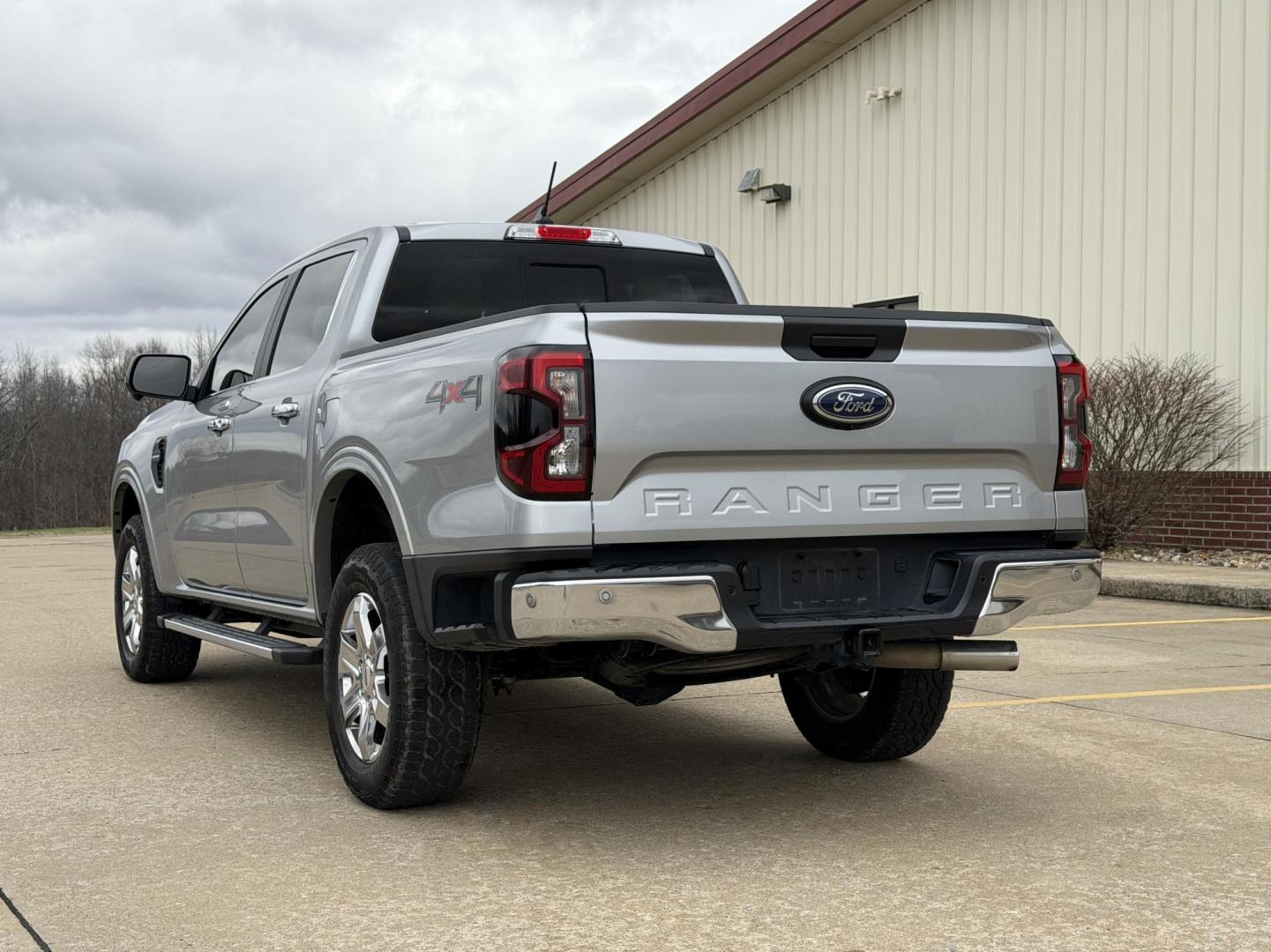 2024 SILVER /Tan Ford Ranger Lariat SuperCrew 4WD (1FTER4KH9RL) with an 2.3L 4 Cyl. engine, Automatic transmission, located at 2990 Old Orchard Rd., Jackson, MO, 63755, 37.354214, -89.612106 - 2024 Ford Ranger Lariat 1-Owner 70xxx miles 4x4 2.3L 4 Cyl. Automatic Leather Navigation Power/Heated Seats Heated Steering Wheel Backup Camera Bluetooth Remote Start Cruise Power Windows/Locks/Mirrors We have financing available and we accept trades! Fill out a credit application on - Photo#12
