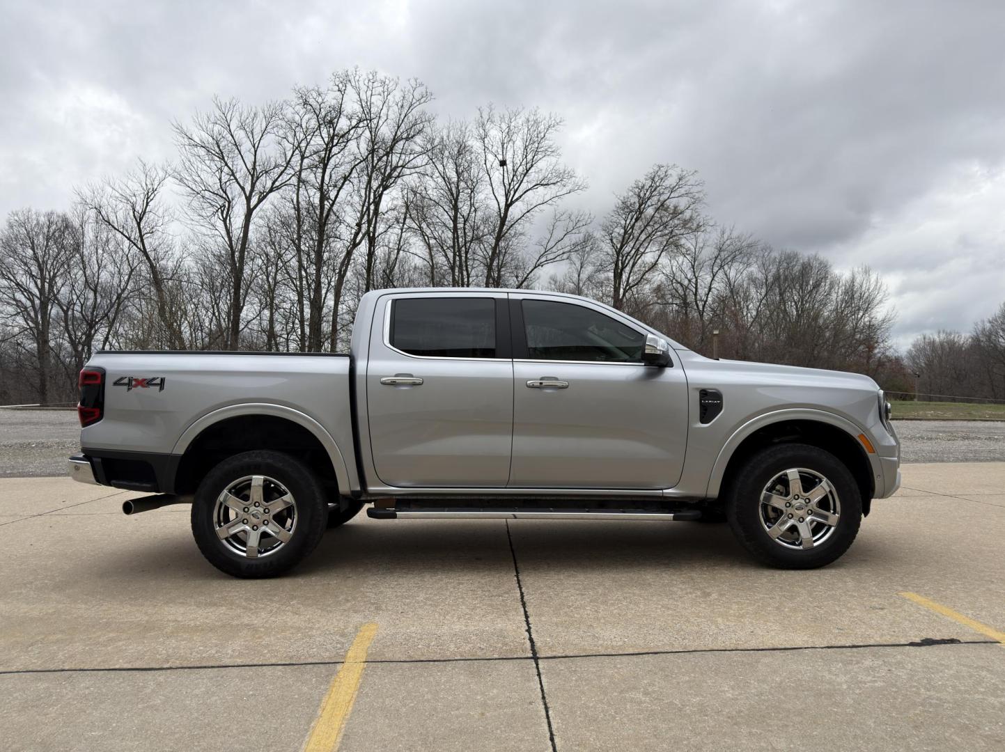 2024 SILVER /Tan Ford Ranger Lariat SuperCrew 4WD (1FTER4KH9RL) with an 2.3L 4 Cyl. engine, Automatic transmission, located at 2990 Old Orchard Rd., Jackson, MO, 63755, 37.354214, -89.612106 - 2024 Ford Ranger Lariat 1-Owner 70xxx miles 4x4 2.3L 4 Cyl. Automatic Leather Navigation Power/Heated Seats Heated Steering Wheel Backup Camera Bluetooth Remote Start Cruise Power Windows/Locks/Mirrors We have financing available and we accept trades! Fill out a credit application on - Photo#10