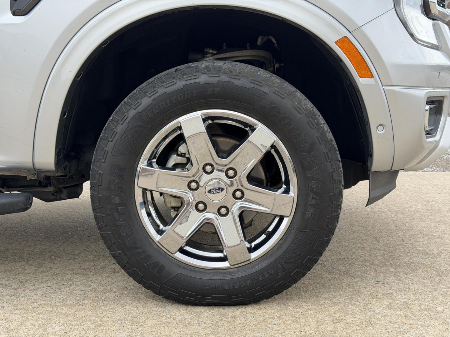 2024 SILVER /Tan Ford Ranger Lariat SuperCrew 4WD (1FTER4KH9RL) with an 2.3L 4 Cyl. engine, Automatic transmission, located at 2990 Old Orchard Rd., Jackson, MO, 63755, 37.354214, -89.612106 - 2024 Ford Ranger Lariat 1-Owner 70xxx miles 4x4 2.3L 4 Cyl. Automatic Leather Navigation Power/Heated Seats Heated Steering Wheel Backup Camera Bluetooth Remote Start Cruise Power Windows/Locks/Mirrors We have financing available and we accept trades! Fill out a credit application on - Photo#42