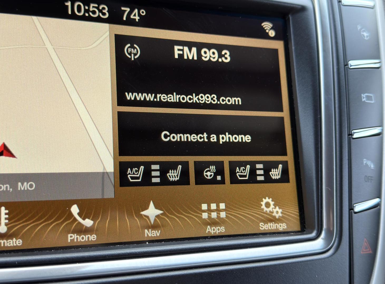 2017 WHITE /Brown Lincoln MKX Reserve AWD (2LMPJ8LRXHB) with an 3.7L V6 engine, Automatic transmission, located at 2990 Old Orchard Rd., Jackson, MO, 63755, 37.354214, -89.612106 - 2017 Lincoln MKX Reserve 1-Owner 113xxx miles All Wheel Drive 3.7L V6 Automatic Leather Navigation Power/Heated/Cooled Seats Heated Rear Seats Heated Steering Wheel Backup Camera Sunroof Remote Start Bluetooth Cruise Power Windows/Locks/Mirrors We have financing available and we acc - Photo#4