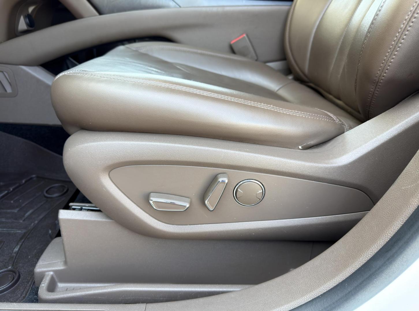 2017 WHITE /Brown Lincoln MKX Reserve AWD (2LMPJ8LRXHB) with an 3.7L V6 engine, Automatic transmission, located at 2990 Old Orchard Rd., Jackson, MO, 63755, 37.354214, -89.612106 - 2017 Lincoln MKX Reserve 1-Owner 113xxx miles All Wheel Drive 3.7L V6 Automatic Leather Navigation Power/Heated/Cooled Seats Heated Rear Seats Heated Steering Wheel Backup Camera Sunroof Remote Start Bluetooth Cruise Power Windows/Locks/Mirrors We have financing available and we acc - Photo#6