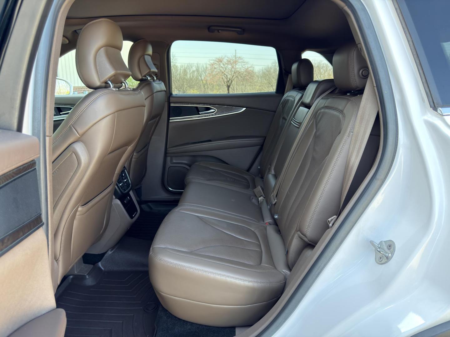 2017 WHITE /Brown Lincoln MKX Reserve AWD (2LMPJ8LRXHB) with an 3.7L V6 engine, Automatic transmission, located at 2990 Old Orchard Rd., Jackson, MO, 63755, 37.354214, -89.612106 - 2017 Lincoln MKX Reserve 1-Owner 113xxx miles All Wheel Drive 3.7L V6 Automatic Leather Navigation Power/Heated/Cooled Seats Heated Rear Seats Heated Steering Wheel Backup Camera Sunroof Remote Start Bluetooth Cruise Power Windows/Locks/Mirrors We have financing available and we acc - Photo#20