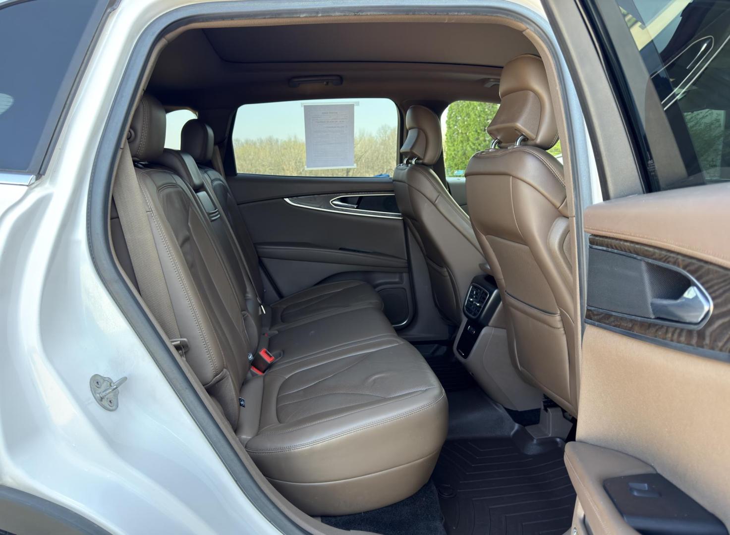 2017 WHITE /Brown Lincoln MKX Reserve AWD (2LMPJ8LRXHB) with an 3.7L V6 engine, Automatic transmission, located at 2990 Old Orchard Rd., Jackson, MO, 63755, 37.354214, -89.612106 - 2017 Lincoln MKX Reserve 1-Owner 113xxx miles All Wheel Drive 3.7L V6 Automatic Leather Navigation Power/Heated/Cooled Seats Heated Rear Seats Heated Steering Wheel Backup Camera Sunroof Remote Start Bluetooth Cruise Power Windows/Locks/Mirrors We have financing available and we acc - Photo#21