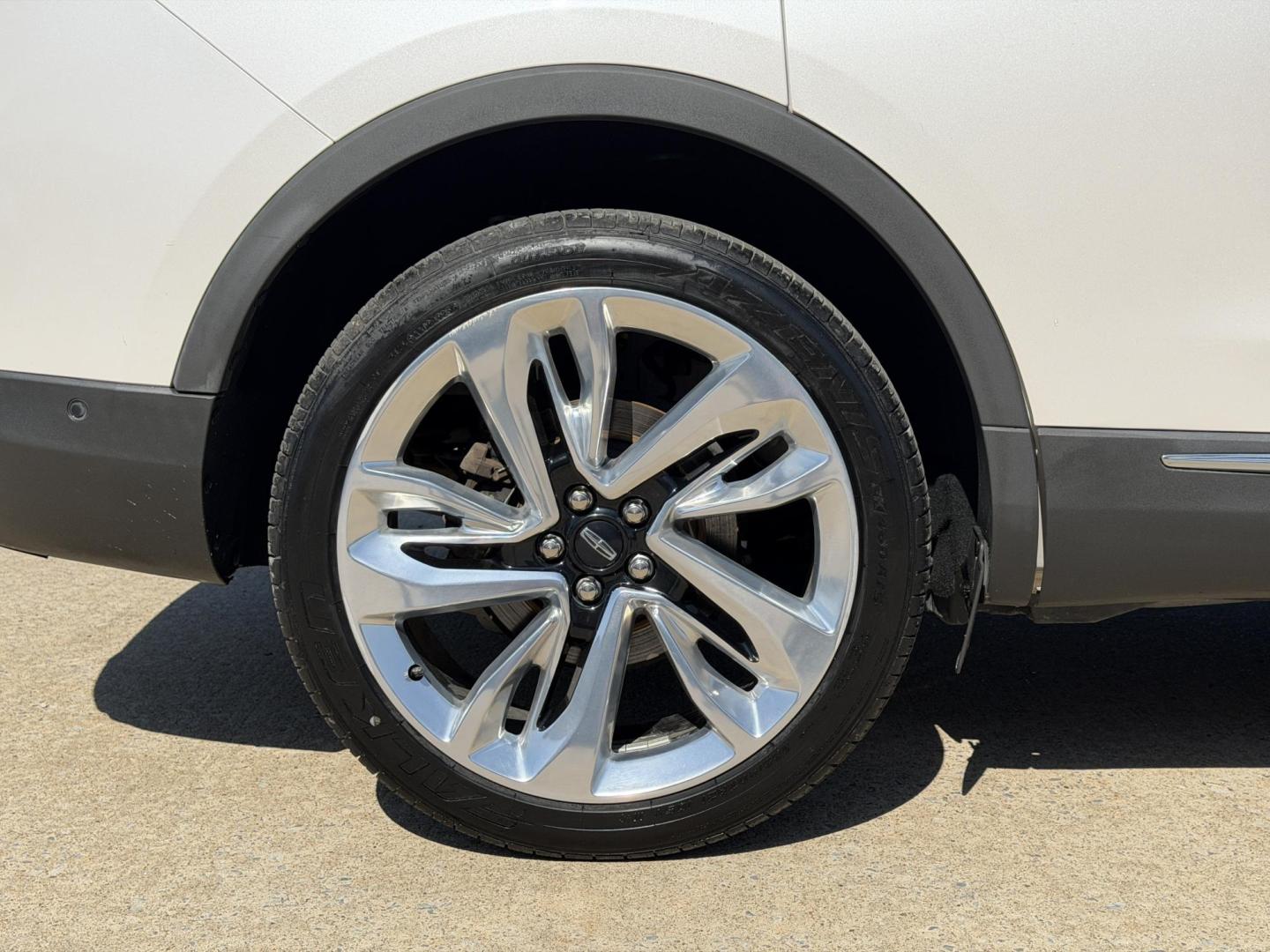 2017 WHITE /Brown Lincoln MKX Reserve AWD (2LMPJ8LRXHB) with an 3.7L V6 engine, Automatic transmission, located at 2990 Old Orchard Rd., Jackson, MO, 63755, 37.354214, -89.612106 - 2017 Lincoln MKX Reserve 1-Owner 113xxx miles All Wheel Drive 3.7L V6 Automatic Leather Navigation Power/Heated/Cooled Seats Heated Rear Seats Heated Steering Wheel Backup Camera Sunroof Remote Start Bluetooth Cruise Power Windows/Locks/Mirrors We have financing available and we acc - Photo#45