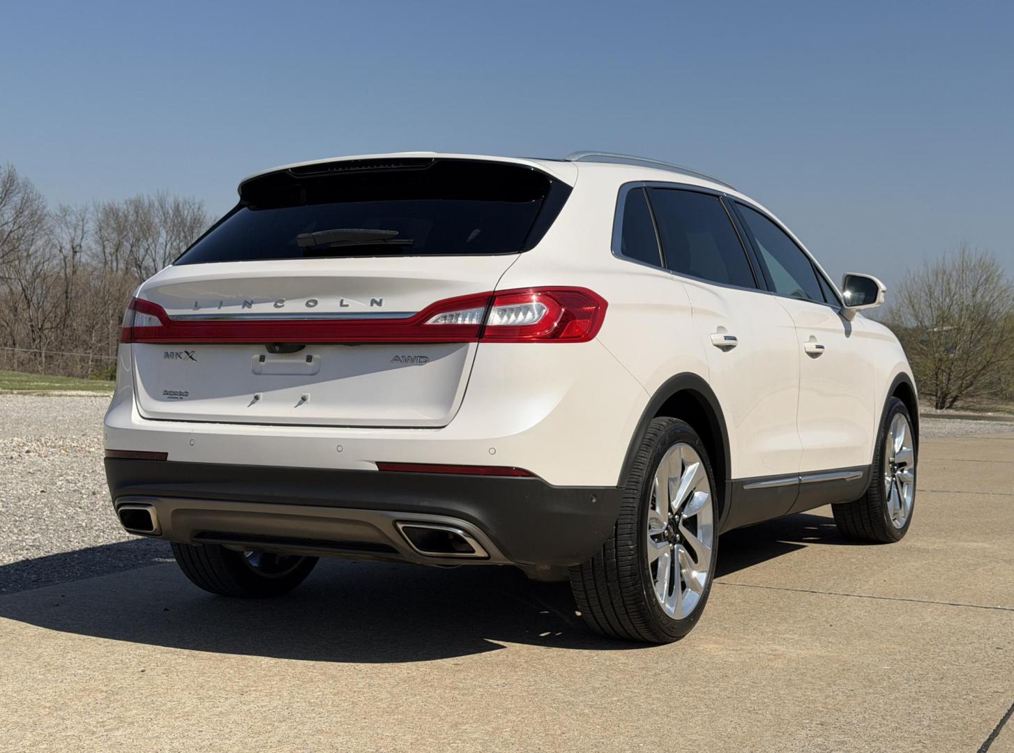2017 WHITE /Brown Lincoln MKX Reserve AWD (2LMPJ8LRXHB) with an 3.7L V6 engine, Automatic transmission, located at 2990 Old Orchard Rd., Jackson, MO, 63755, 37.354214, -89.612106 - 2017 Lincoln MKX Reserve 1-Owner 113xxx miles All Wheel Drive 3.7L V6 Automatic Leather Navigation Power/Heated/Cooled Seats Heated Rear Seats Heated Steering Wheel Backup Camera Sunroof Remote Start Bluetooth Cruise Power Windows/Locks/Mirrors We have financing available and we acc - Photo#12