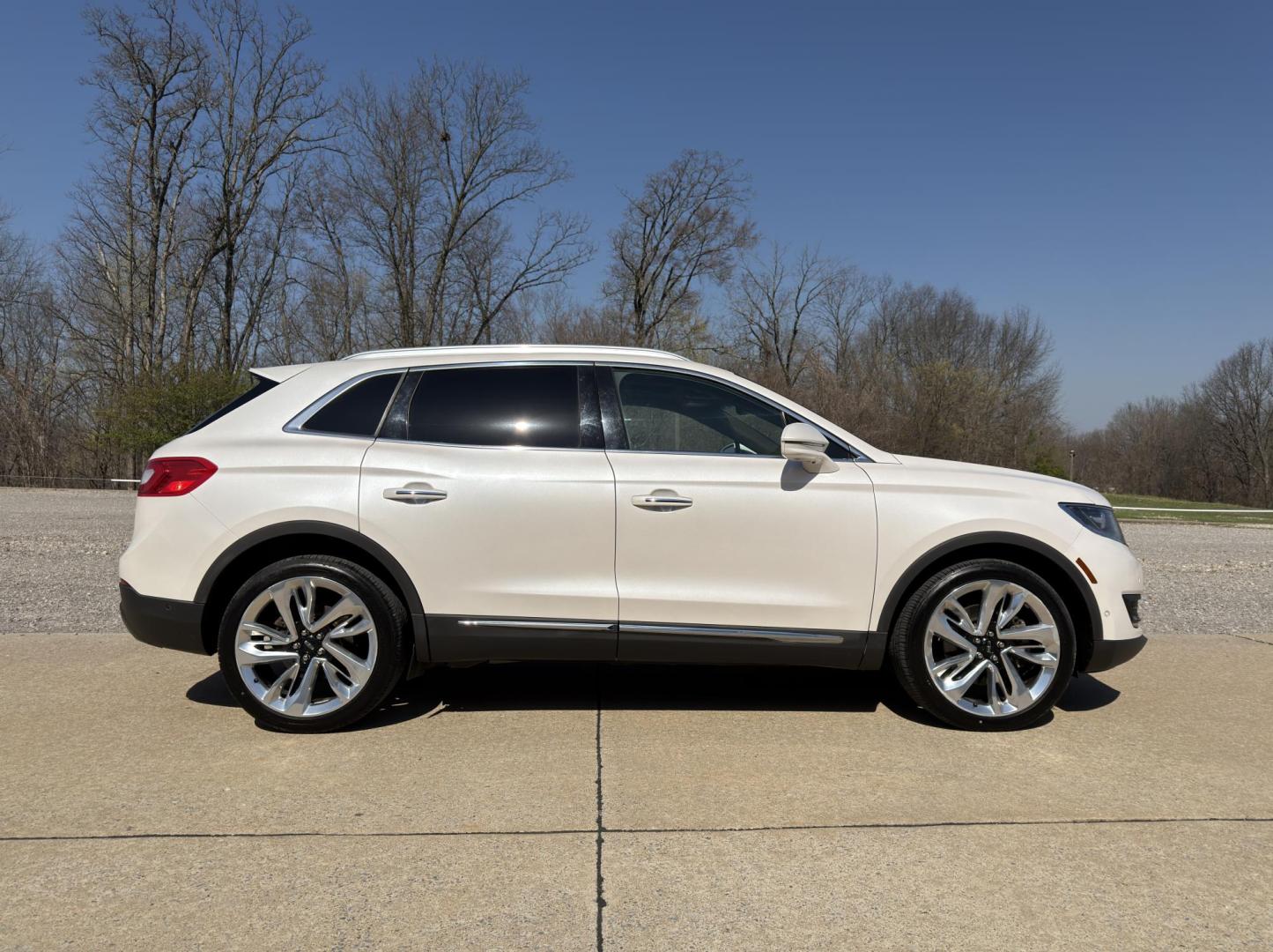 2017 WHITE /Brown Lincoln MKX Reserve AWD (2LMPJ8LRXHB) with an 3.7L V6 engine, Automatic transmission, located at 2990 Old Orchard Rd., Jackson, MO, 63755, 37.354214, -89.612106 - 2017 Lincoln MKX Reserve 1-Owner 113xxx miles All Wheel Drive 3.7L V6 Automatic Leather Navigation Power/Heated/Cooled Seats Heated Rear Seats Heated Steering Wheel Backup Camera Sunroof Remote Start Bluetooth Cruise Power Windows/Locks/Mirrors We have financing available and we acc - Photo#11