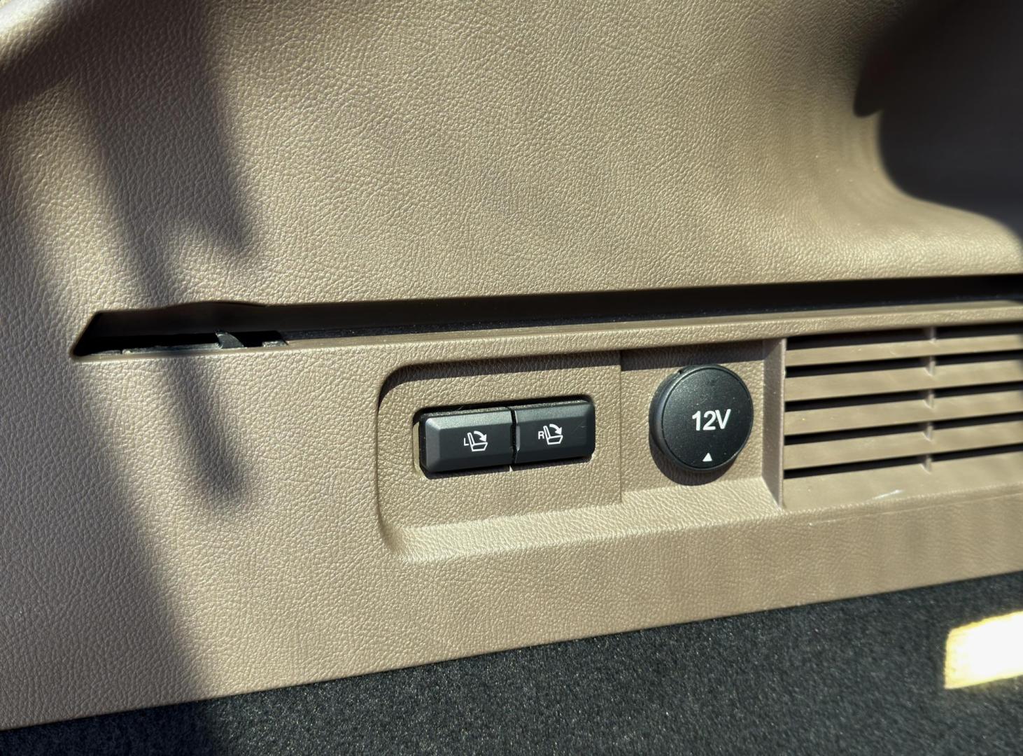 2017 WHITE /Brown Lincoln MKX Reserve AWD (2LMPJ8LRXHB) with an 3.7L V6 engine, Automatic transmission, located at 2990 Old Orchard Rd., Jackson, MO, 63755, 37.354214, -89.612106 - 2017 Lincoln MKX Reserve 1-Owner 113xxx miles All Wheel Drive 3.7L V6 Automatic Leather Navigation Power/Heated/Cooled Seats Heated Rear Seats Heated Steering Wheel Backup Camera Sunroof Remote Start Bluetooth Cruise Power Windows/Locks/Mirrors We have financing available and we acc - Photo#24