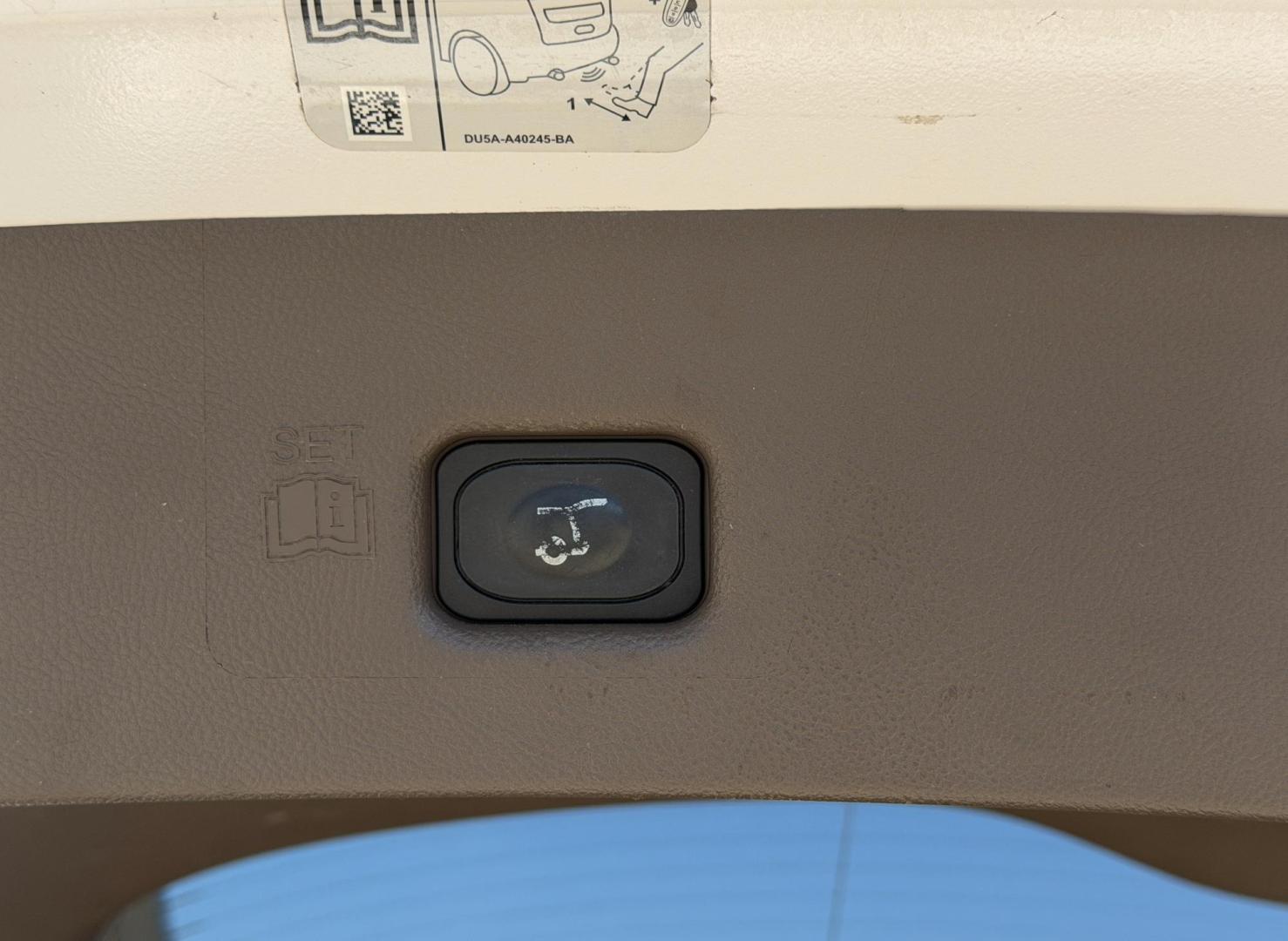 2017 WHITE /Brown Lincoln MKX Reserve AWD (2LMPJ8LRXHB) with an 3.7L V6 engine, Automatic transmission, located at 2990 Old Orchard Rd., Jackson, MO, 63755, 37.354214, -89.612106 - 2017 Lincoln MKX Reserve 1-Owner 113xxx miles All Wheel Drive 3.7L V6 Automatic Leather Navigation Power/Heated/Cooled Seats Heated Rear Seats Heated Steering Wheel Backup Camera Sunroof Remote Start Bluetooth Cruise Power Windows/Locks/Mirrors We have financing available and we acc - Photo#25