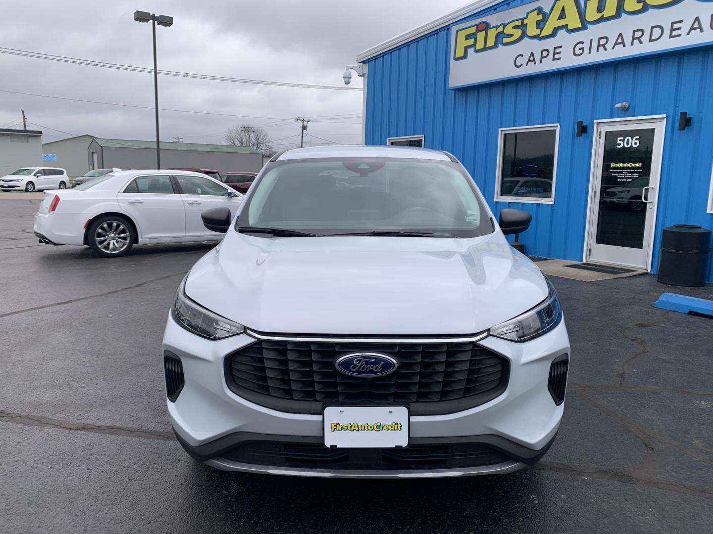 2025 WHITE /BLACK Ford Escape Active (1FMCU0GN4SU) with an 1.5L L3 engine, Automatic transmission, located at 506 S. Kingshighway, Cape Girardeau, MO, 63703, (573) 235-5000, 37.294991, -89.553635 - 2025 Ford Escape Active One Owner 28,xxx miles Power Windows/Locks/Mirrors Rear Window Defroster Bluetooth Power Outlet Steering Wheel Controls Tilt Steering Wheel Folding Rear Seat Cloth Seats Cruise Control Remote Keyless Entry Push-Button Engine Start Touch Screen Monitor We have - Photo#1