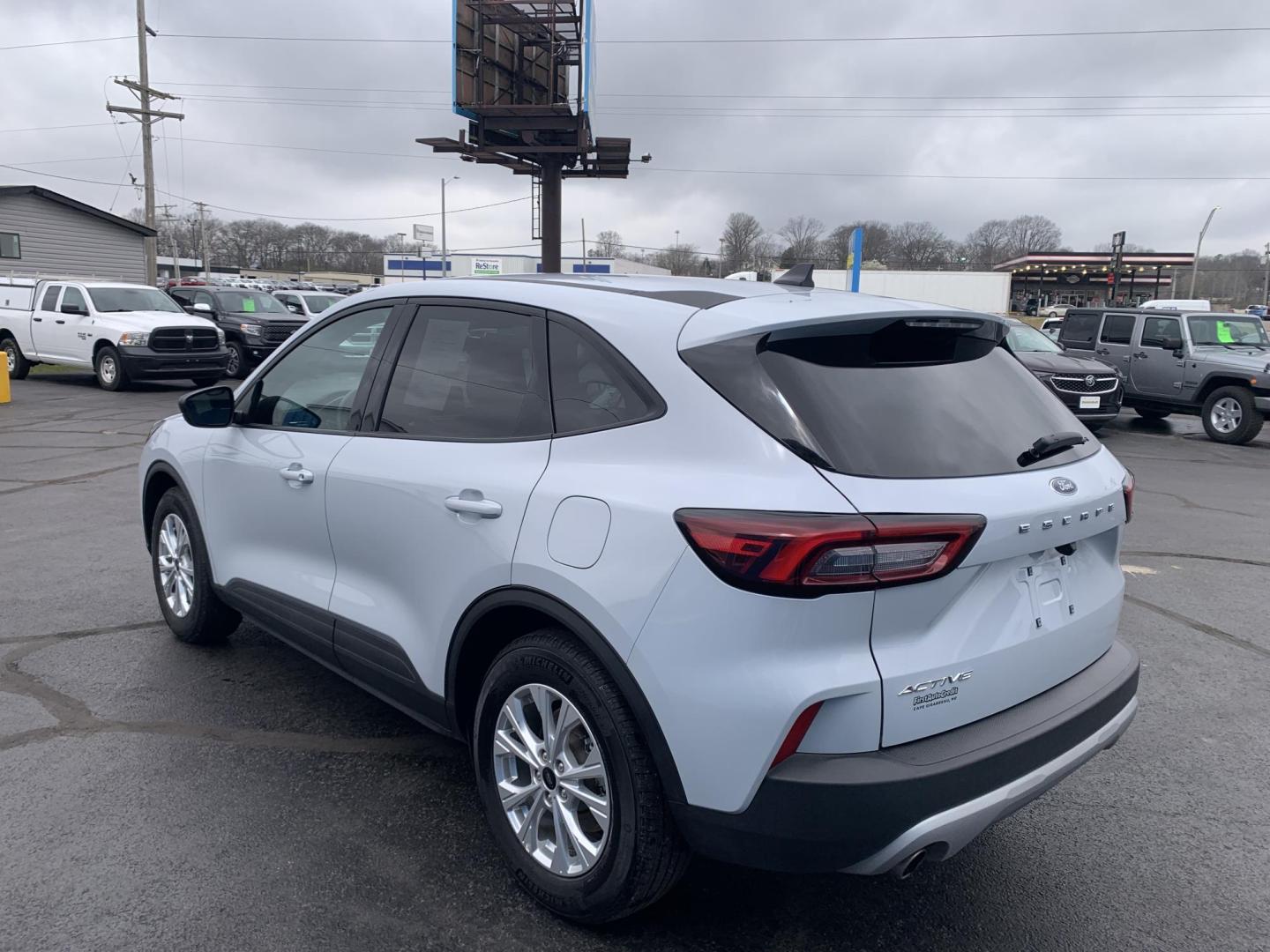 2025 WHITE /BLACK Ford Escape Active (1FMCU0GN4SU) with an 1.5L L3 engine, Automatic transmission, located at 506 S. Kingshighway, Cape Girardeau, MO, 63703, (573) 235-5000, 37.294991, -89.553635 - 2025 Ford Escape Active One Owner 28,xxx miles Power Windows/Locks/Mirrors Rear Window Defroster Bluetooth Power Outlet Steering Wheel Controls Tilt Steering Wheel Folding Rear Seat Cloth Seats Cruise Control Remote Keyless Entry Push-Button Engine Start Touch Screen Monitor We have - Photo#5