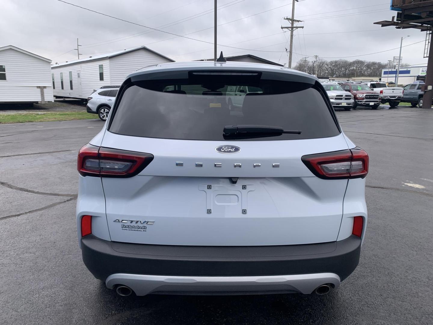 2025 WHITE /BLACK Ford Escape Active (1FMCU0GN4SU) with an 1.5L L3 engine, Automatic transmission, located at 506 S. Kingshighway, Cape Girardeau, MO, 63703, (573) 235-5000, 37.294991, -89.553635 - 2025 Ford Escape Active One Owner 28,xxx miles Power Windows/Locks/Mirrors Rear Window Defroster Bluetooth Power Outlet Steering Wheel Controls Tilt Steering Wheel Folding Rear Seat Cloth Seats Cruise Control Remote Keyless Entry Push-Button Engine Start Touch Screen Monitor We have - Photo#6