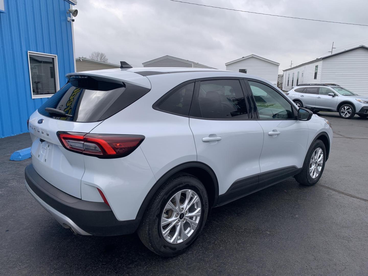 2025 WHITE /BLACK Ford Escape Active (1FMCU0GN4SU) with an 1.5L L3 engine, Automatic transmission, located at 506 S. Kingshighway, Cape Girardeau, MO, 63703, (573) 235-5000, 37.294991, -89.553635 - 2025 Ford Escape Active One Owner 28,xxx miles Power Windows/Locks/Mirrors Rear Window Defroster Bluetooth Power Outlet Steering Wheel Controls Tilt Steering Wheel Folding Rear Seat Cloth Seats Cruise Control Remote Keyless Entry Push-Button Engine Start Touch Screen Monitor We have - Photo#8