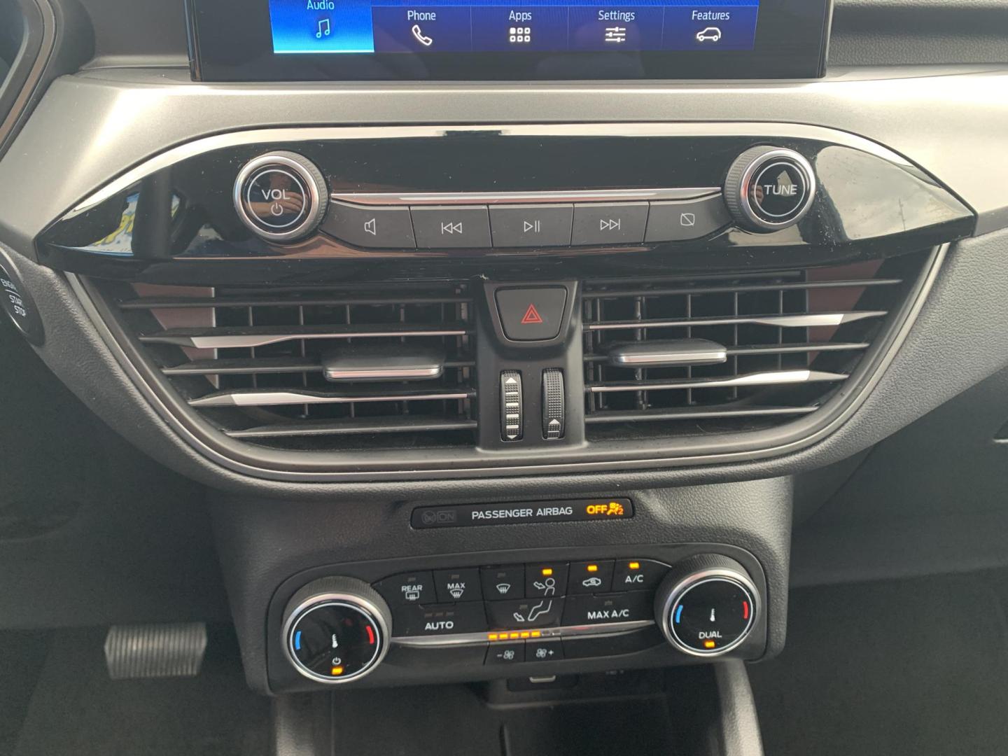 2025 WHITE /BLACK Ford Escape Active (1FMCU0GN4SU) with an 1.5L L3 engine, Automatic transmission, located at 506 S. Kingshighway, Cape Girardeau, MO, 63703, (573) 235-5000, 37.294991, -89.553635 - 2025 Ford Escape Active One Owner 28,xxx miles Power Windows/Locks/Mirrors Rear Window Defroster Bluetooth Power Outlet Steering Wheel Controls Tilt Steering Wheel Folding Rear Seat Cloth Seats Cruise Control Remote Keyless Entry Push-Button Engine Start Touch Screen Monitor We have - Photo#25