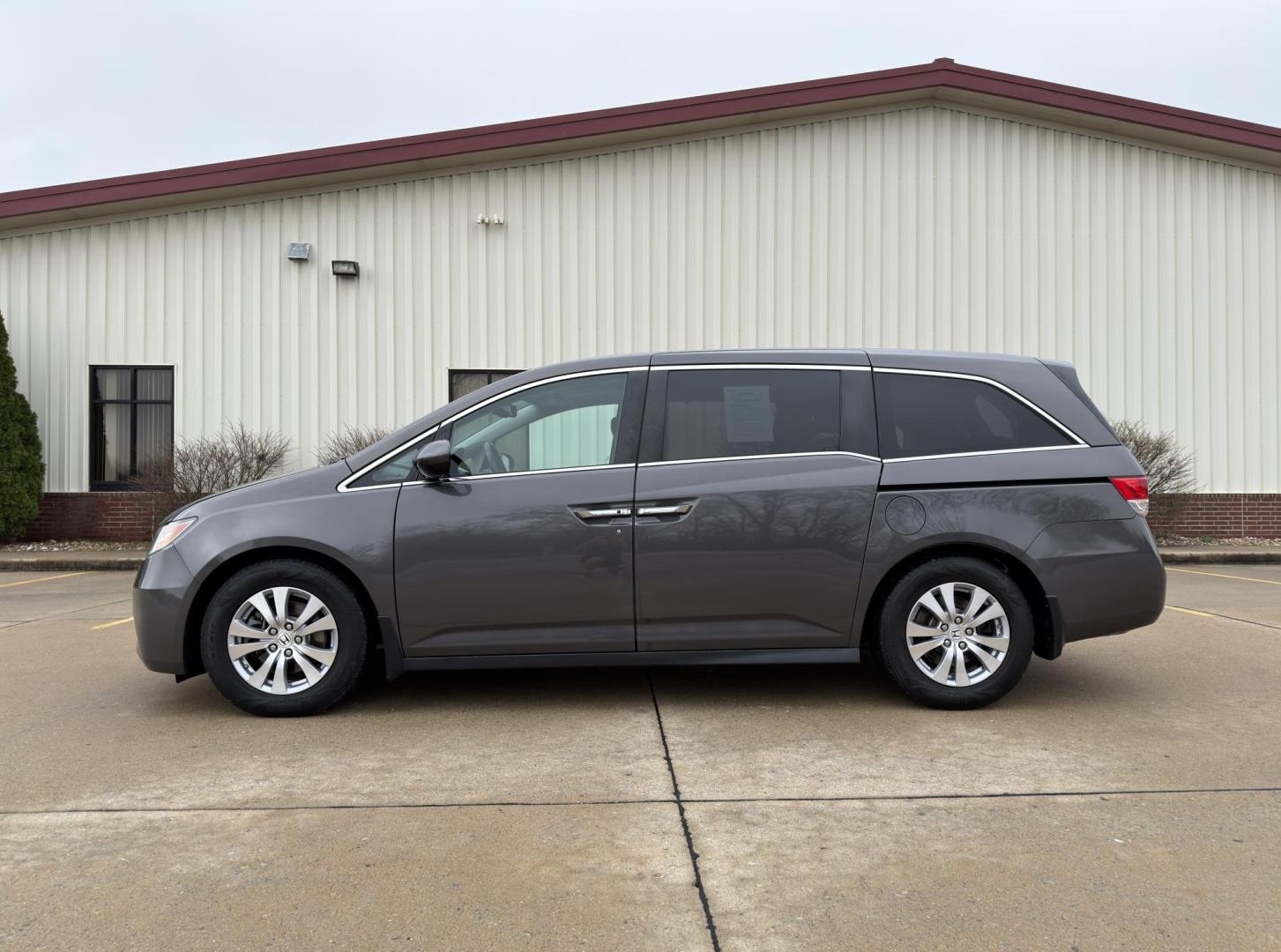 2015 GRAY /Gray Honda Odyssey EX-L (5FNRL5H63FB) with an 3.5L V6 engine, Automatic transmission, located at 2990 Old Orchard Rd., Jackson, MO, 63755, 37.354214, -89.612106 - 2015 Honda Odyssey EX-L 187xxx miles Front Wheel Drive 3.5L V6 Automatic Leather 3rd Row Rear Entertainment Power/Heated Seats Backup Camera Sunroof Bluetooth Cruise Power Windows/Locks/Mirrors We have financing available and we accept trades! Fill out a credit application on our websi - Photo#9
