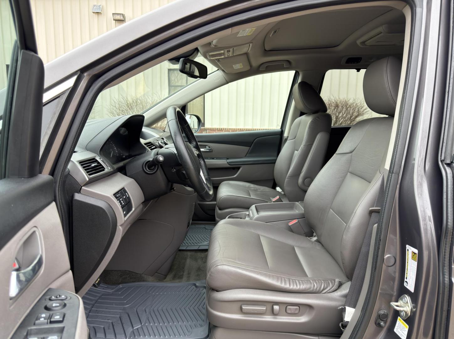 2015 GRAY /Gray Honda Odyssey EX-L (5FNRL5H63FB) with an 3.5L V6 engine, Automatic transmission, located at 2990 Old Orchard Rd., Jackson, MO, 63755, 37.354214, -89.612106 - 2015 Honda Odyssey EX-L 187xxx miles Front Wheel Drive 3.5L V6 Automatic Leather 3rd Row Rear Entertainment Power/Heated Seats Backup Camera Sunroof Bluetooth Cruise Power Windows/Locks/Mirrors We have financing available and we accept trades! Fill out a credit application on our websi - Photo#16