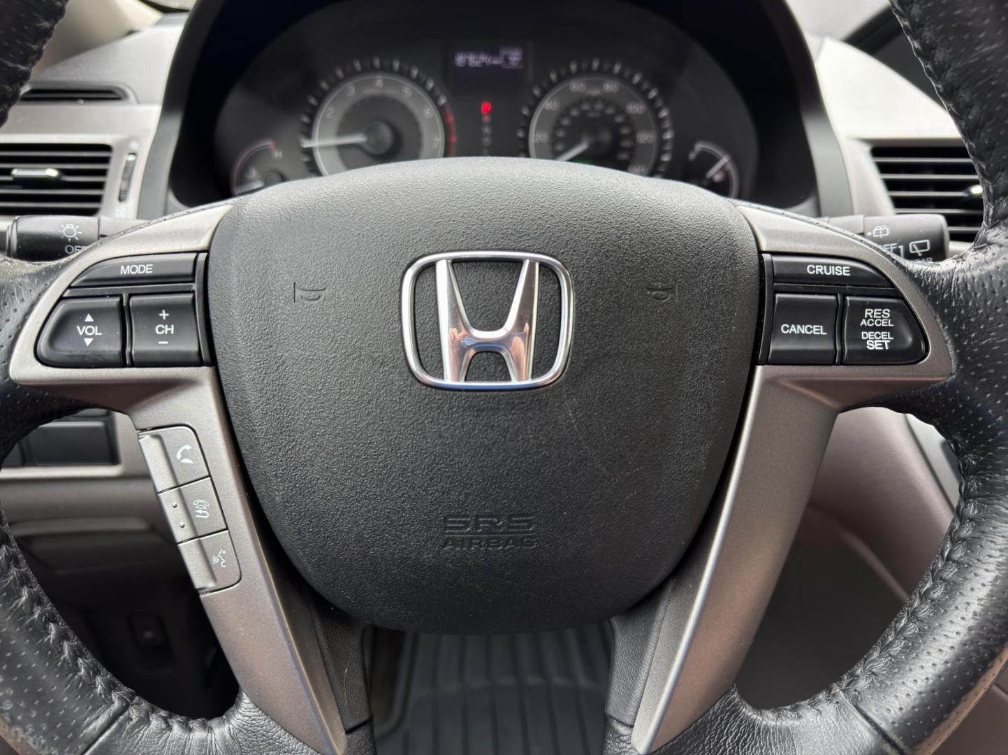 2015 GRAY /Gray Honda Odyssey EX-L (5FNRL5H63FB) with an 3.5L V6 engine, Automatic transmission, located at 2990 Old Orchard Rd., Jackson, MO, 63755, 37.354214, -89.612106 - 2015 Honda Odyssey EX-L 187xxx miles Front Wheel Drive 3.5L V6 Automatic Leather 3rd Row Rear Entertainment Power/Heated Seats Backup Camera Sunroof Bluetooth Cruise Power Windows/Locks/Mirrors We have financing available and we accept trades! Fill out a credit application on our websi - Photo#27