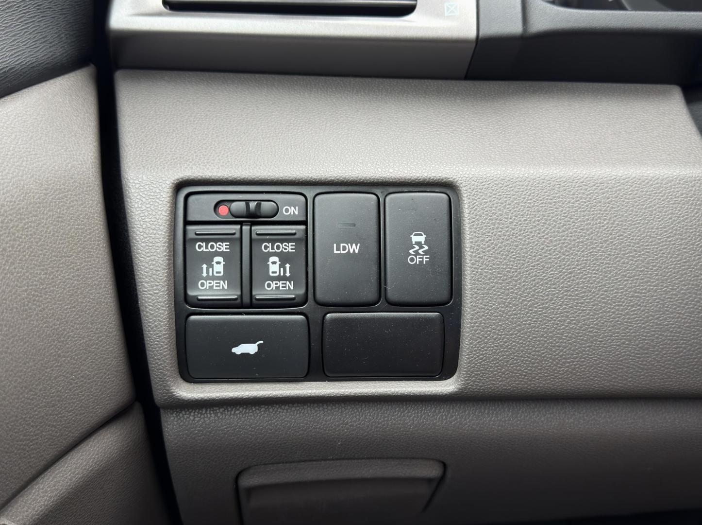 2015 GRAY /Gray Honda Odyssey EX-L (5FNRL5H63FB) with an 3.5L V6 engine, Automatic transmission, located at 2990 Old Orchard Rd., Jackson, MO, 63755, 37.354214, -89.612106 - 2015 Honda Odyssey EX-L 187xxx miles Front Wheel Drive 3.5L V6 Automatic Leather 3rd Row Rear Entertainment Power/Heated Seats Backup Camera Sunroof Bluetooth Cruise Power Windows/Locks/Mirrors We have financing available and we accept trades! Fill out a credit application on our websi - Photo#31