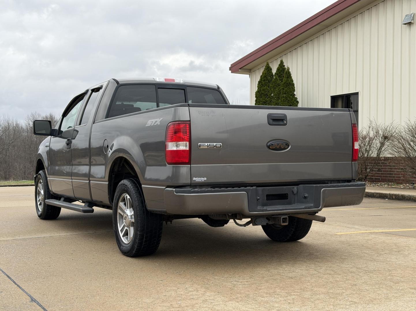 2008 GRAY /Gray Ford F-150 STX SuperCab 2WD (1FTRX12W78F) with an 4.6L V8 engine, Automatic transmission, located at 2990 Old Orchard Rd., Jackson, MO, 63755, 37.354214, -89.612106 - 2008 Ford F-150 STX 142xxx miles Rear Wheel Drive 4.6L V8 Automatic Cruise Power Windows/Locks/Mirrors We have financing available and we accept trades! Fill out a credit application on our website or come by today! If you have any questions, give us a call at (573) 204-7777 or visit our web - Photo#6