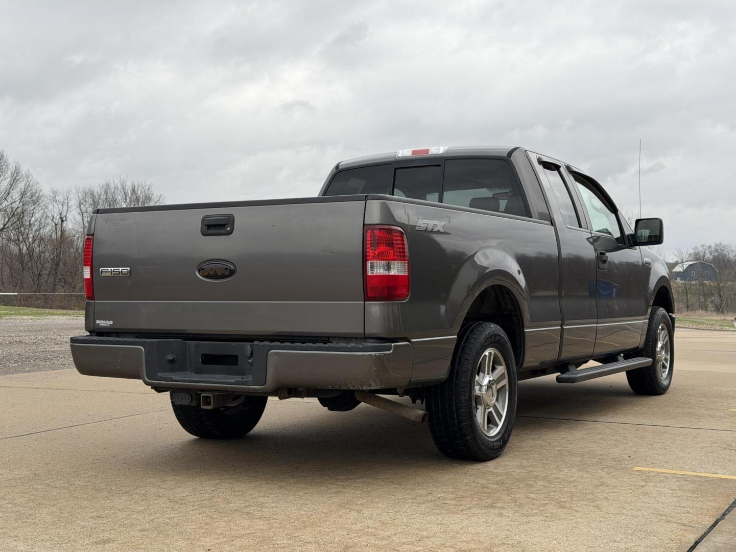 2008 GRAY /Gray Ford F-150 STX SuperCab 2WD (1FTRX12W78F) with an 4.6L V8 engine, Automatic transmission, located at 2990 Old Orchard Rd., Jackson, MO, 63755, 37.354214, -89.612106 - 2008 Ford F-150 STX 142xxx miles Rear Wheel Drive 4.6L V8 Automatic Cruise Power Windows/Locks/Mirrors We have financing available and we accept trades! Fill out a credit application on our website or come by today! If you have any questions, give us a call at (573) 204-7777 or visit our web - Photo#5