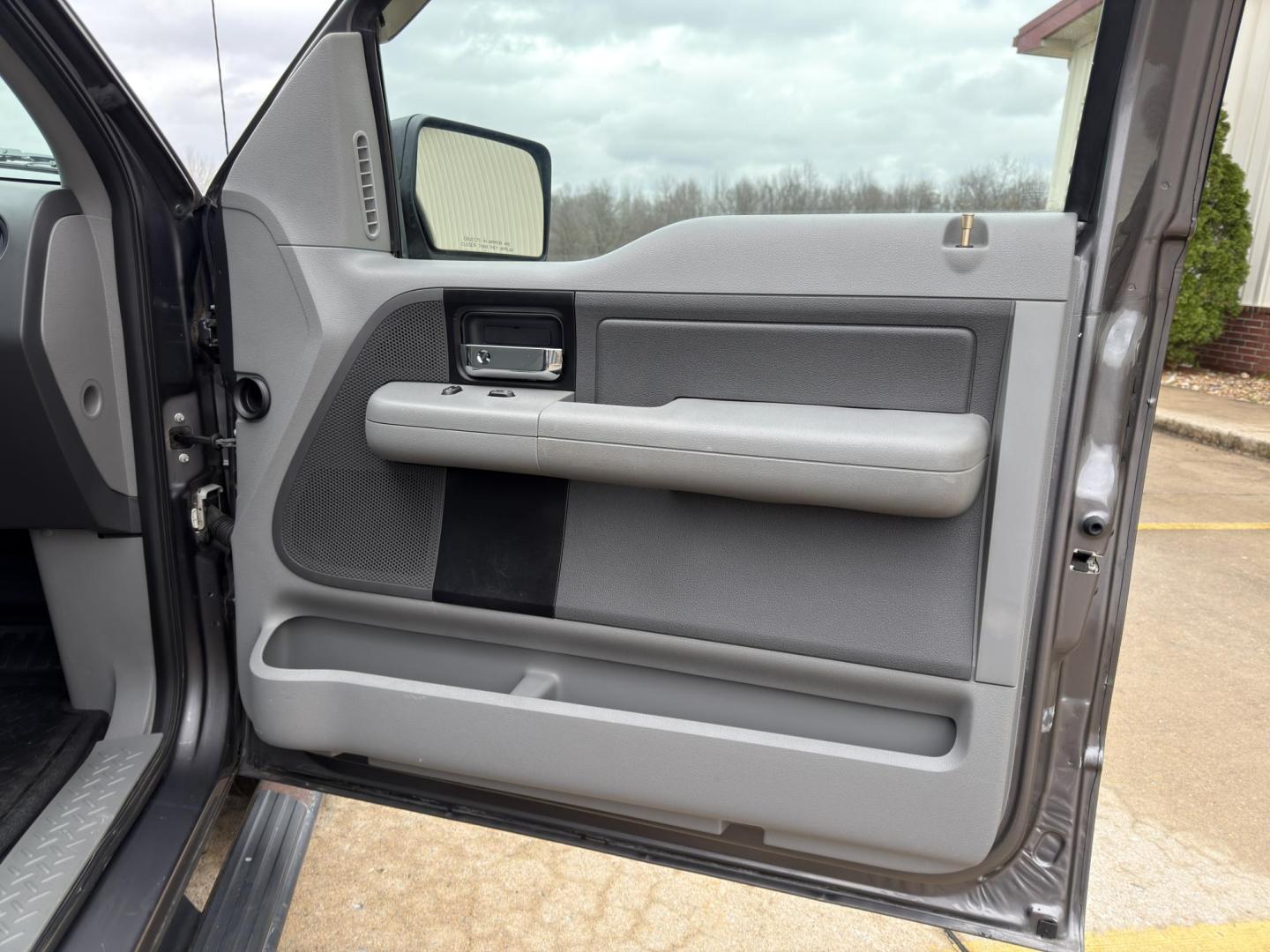 2008 GRAY /Gray Ford F-150 STX SuperCab 2WD (1FTRX12W78F) with an 4.6L V8 engine, Automatic transmission, located at 2990 Old Orchard Rd., Jackson, MO, 63755, 37.354214, -89.612106 - 2008 Ford F-150 STX 142xxx miles Rear Wheel Drive 4.6L V8 Automatic Cruise Power Windows/Locks/Mirrors We have financing available and we accept trades! Fill out a credit application on our website or come by today! If you have any questions, give us a call at (573) 204-7777 or visit our web - Photo#11