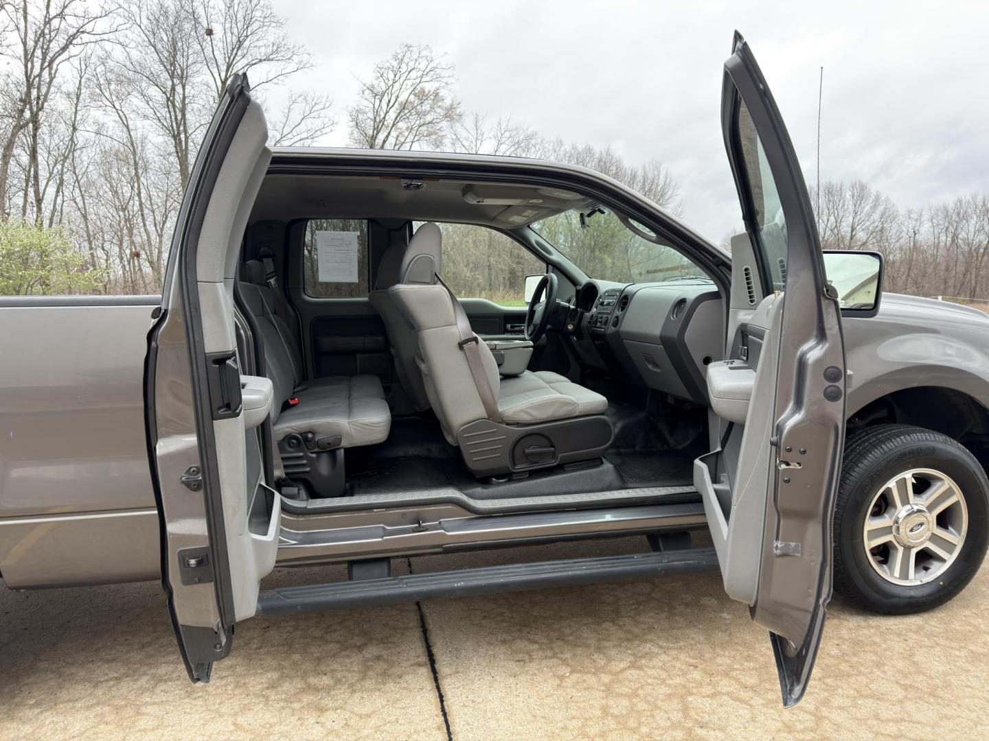 2008 GRAY /Gray Ford F-150 STX SuperCab 2WD (1FTRX12W78F) with an 4.6L V8 engine, Automatic transmission, located at 2990 Old Orchard Rd., Jackson, MO, 63755, 37.354214, -89.612106 - 2008 Ford F-150 STX 142xxx miles Rear Wheel Drive 4.6L V8 Automatic Cruise Power Windows/Locks/Mirrors We have financing available and we accept trades! Fill out a credit application on our website or come by today! If you have any questions, give us a call at (573) 204-7777 or visit our web - Photo#16