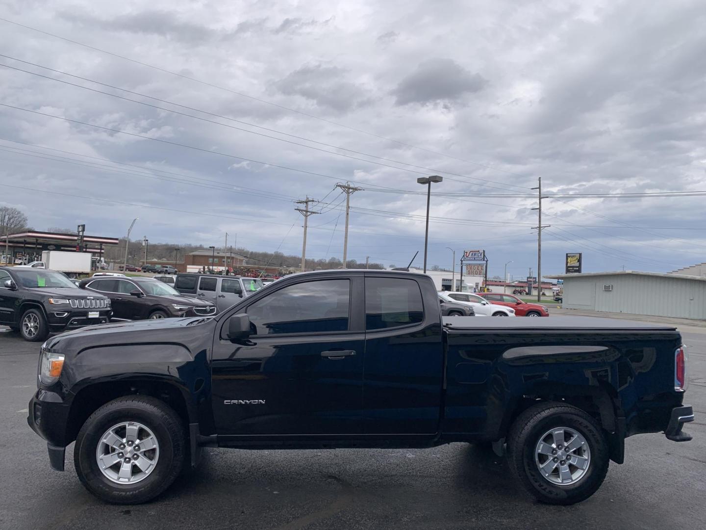 2015 BLACK /BLACK GMC Canyon Base Ext. Cab 2WD (1GTH5AEAXF1) with an 2.5L L4 DOHC 24V engine, Automatic transmission, located at 506 S. Kingshighway, Cape Girardeau, MO, 63703, (573) 235-5000, 37.294991, -89.553635 - 2015 GMC Canyon 125,xxx miles Automatic Ext. Cab Cruise Power Windows/Locks/Mirrors Keyless Entry We have financing available and we accept trades! Fill out a credit application on our website or come by today! If you have any questions, give us a call at (573) 235-5000 or visit our websit - Photo#4