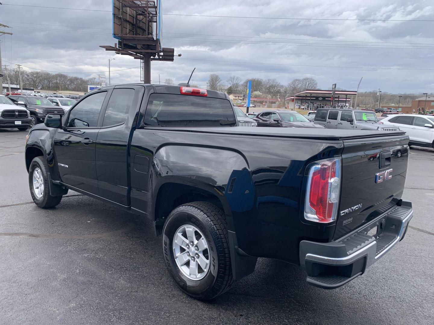 2015 BLACK /BLACK GMC Canyon Base Ext. Cab 2WD (1GTH5AEAXF1) with an 2.5L L4 DOHC 24V engine, Automatic transmission, located at 506 S. Kingshighway, Cape Girardeau, MO, 63703, (573) 235-5000, 37.294991, -89.553635 - 2015 GMC Canyon 125,xxx miles Automatic Ext. Cab Cruise Power Windows/Locks/Mirrors Keyless Entry We have financing available and we accept trades! Fill out a credit application on our website or come by today! If you have any questions, give us a call at (573) 235-5000 or visit our websit - Photo#5