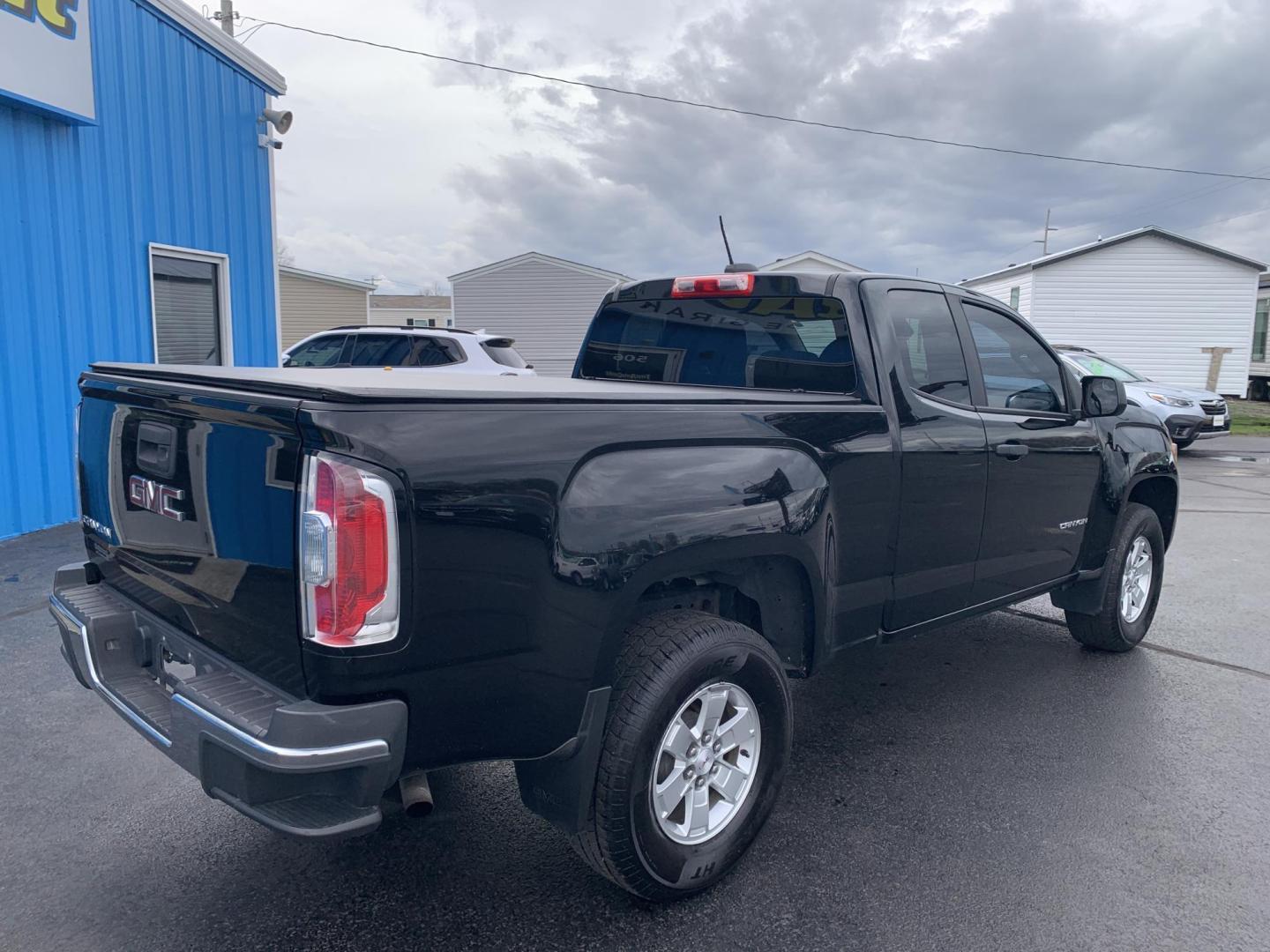 2015 BLACK /BLACK GMC Canyon Base Ext. Cab 2WD (1GTH5AEAXF1) with an 2.5L L4 DOHC 24V engine, Automatic transmission, located at 506 S. Kingshighway, Cape Girardeau, MO, 63703, (573) 235-5000, 37.294991, -89.553635 - 2015 GMC Canyon 125,xxx miles Automatic Ext. Cab Cruise Power Windows/Locks/Mirrors Keyless Entry We have financing available and we accept trades! Fill out a credit application on our website or come by today! If you have any questions, give us a call at (573) 235-5000 or visit our websit - Photo#8