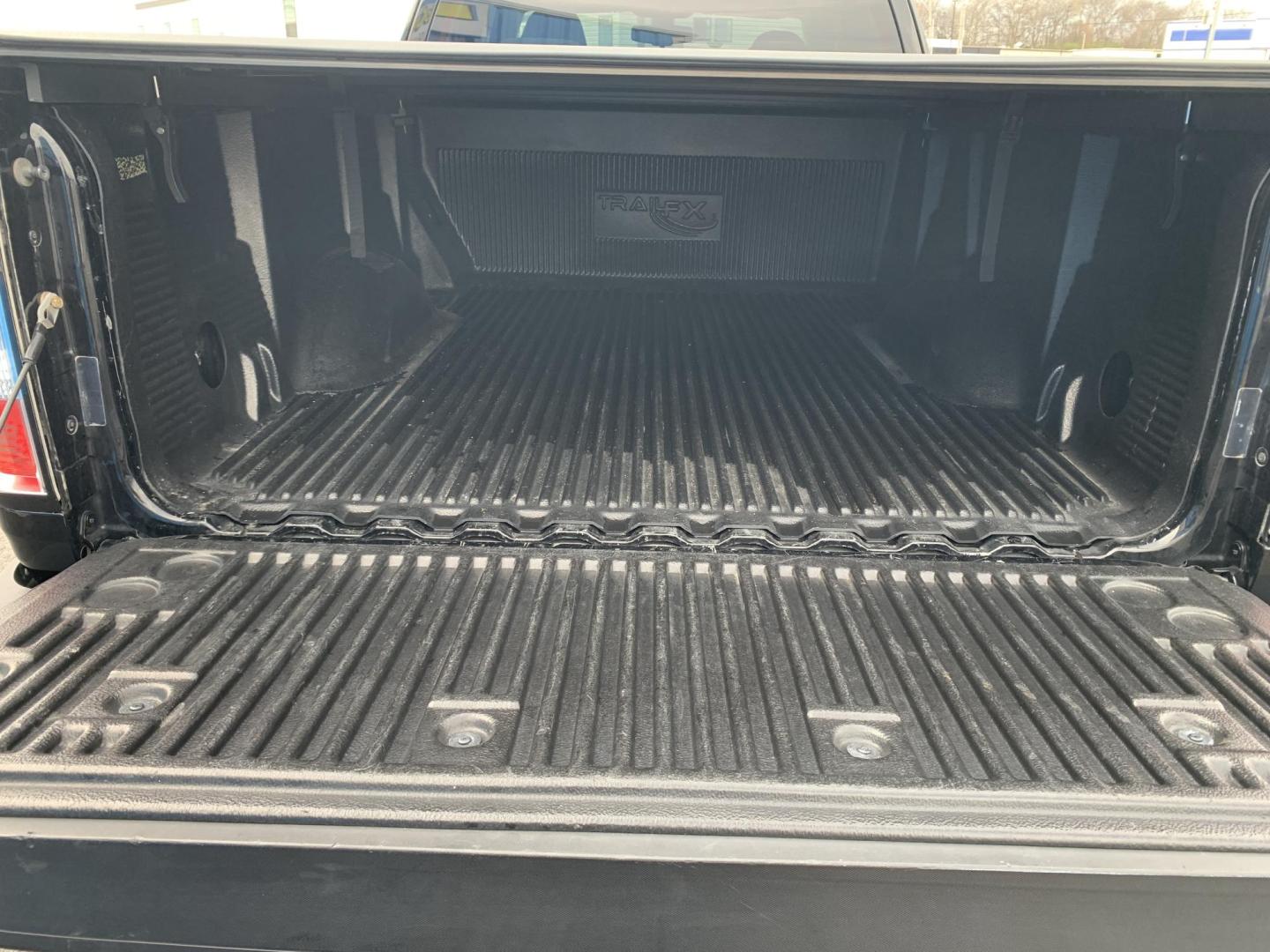 2015 BLACK /BLACK GMC Canyon Base Ext. Cab 2WD (1GTH5AEAXF1) with an 2.5L L4 DOHC 24V engine, Automatic transmission, located at 506 S. Kingshighway, Cape Girardeau, MO, 63703, (573) 235-5000, 37.294991, -89.553635 - 2015 GMC Canyon 125,xxx miles Automatic Ext. Cab Cruise Power Windows/Locks/Mirrors Keyless Entry We have financing available and we accept trades! Fill out a credit application on our website or come by today! If you have any questions, give us a call at (573) 235-5000 or visit our websit - Photo#7