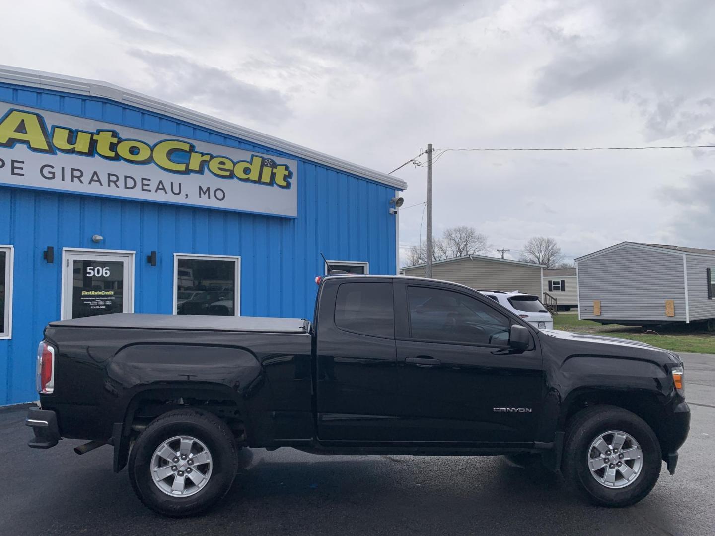 2015 BLACK /BLACK GMC Canyon Base Ext. Cab 2WD (1GTH5AEAXF1) with an 2.5L L4 DOHC 24V engine, Automatic transmission, located at 506 S. Kingshighway, Cape Girardeau, MO, 63703, (573) 235-5000, 37.294991, -89.553635 - 2015 GMC Canyon 125,xxx miles Automatic Ext. Cab Cruise Power Windows/Locks/Mirrors Keyless Entry We have financing available and we accept trades! Fill out a credit application on our website or come by today! If you have any questions, give us a call at (573) 235-5000 or visit our websit - Photo#9