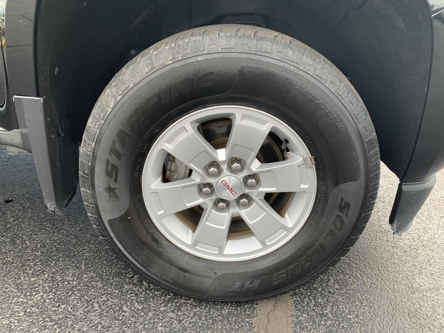 2015 BLACK /BLACK GMC Canyon Base Ext. Cab 2WD (1GTH5AEAXF1) with an 2.5L L4 DOHC 24V engine, Automatic transmission, located at 506 S. Kingshighway, Cape Girardeau, MO, 63703, (573) 235-5000, 37.294991, -89.553635 - 2015 GMC Canyon 125,xxx miles Automatic Ext. Cab Cruise Power Windows/Locks/Mirrors Keyless Entry We have financing available and we accept trades! Fill out a credit application on our website or come by today! If you have any questions, give us a call at (573) 235-5000 or visit our websit - Photo#26