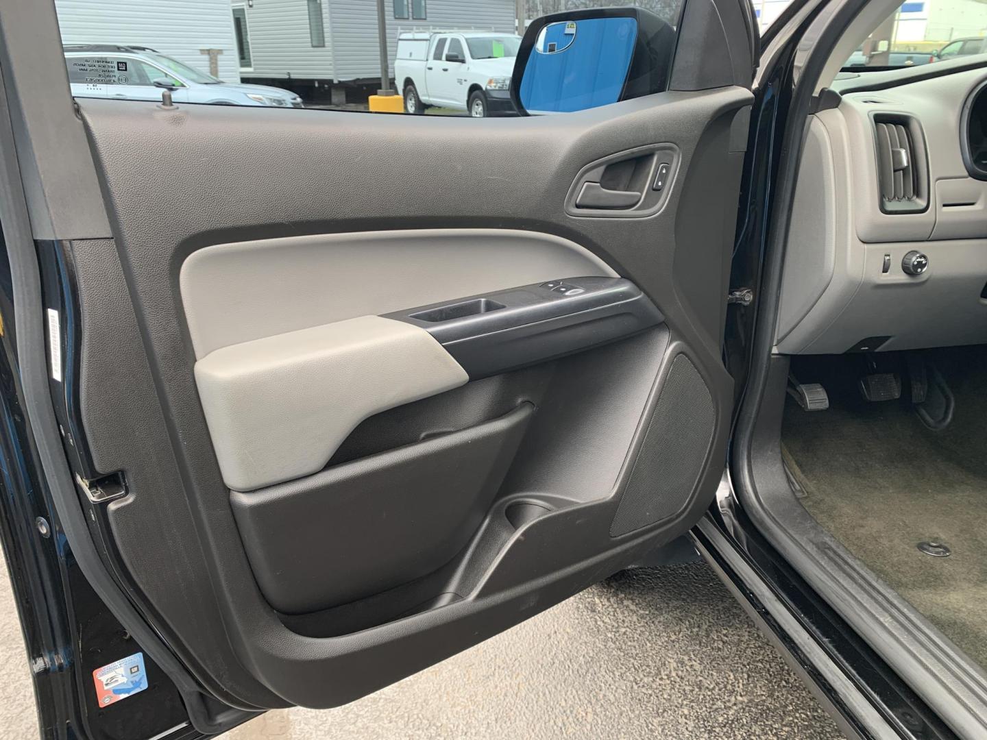 2015 BLACK /BLACK GMC Canyon Base Ext. Cab 2WD (1GTH5AEAXF1) with an 2.5L L4 DOHC 24V engine, Automatic transmission, located at 506 S. Kingshighway, Cape Girardeau, MO, 63703, (573) 235-5000, 37.294991, -89.553635 - 2015 GMC Canyon 125,xxx miles Automatic Ext. Cab Cruise Power Windows/Locks/Mirrors Keyless Entry We have financing available and we accept trades! Fill out a credit application on our website or come by today! If you have any questions, give us a call at (573) 235-5000 or visit our websit - Photo#13